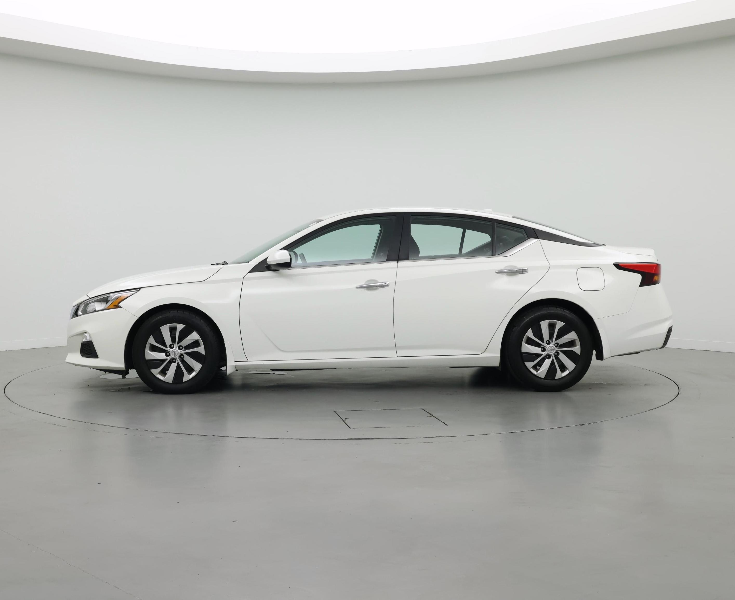 Thumbnail: 2020 Nissan Altima - 3