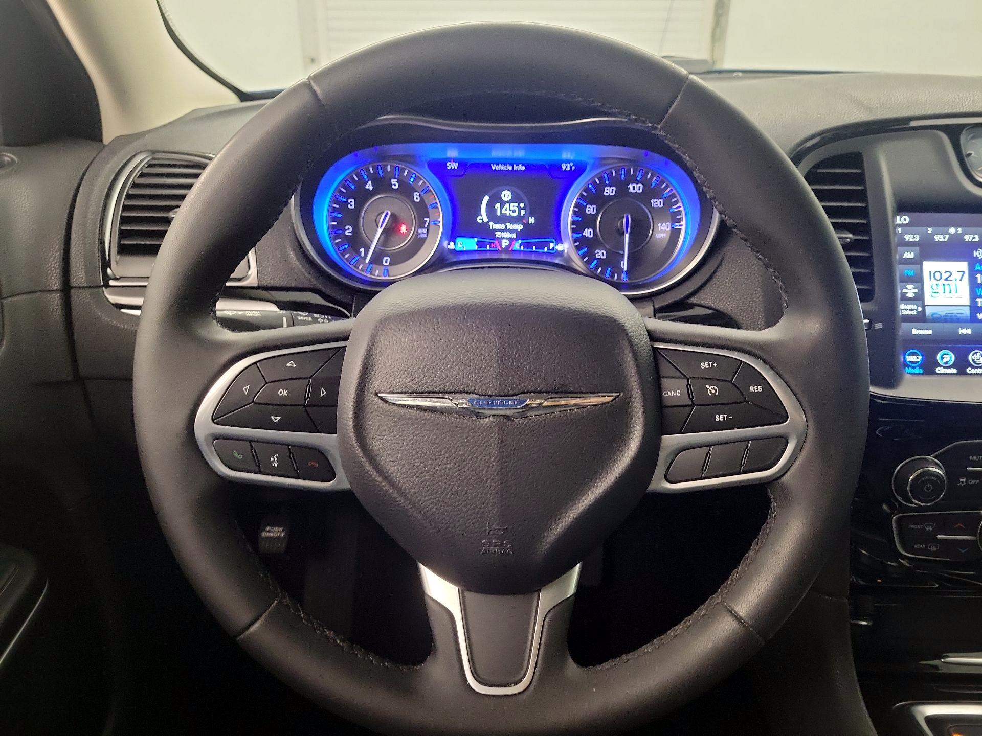 Thumbnail: 2023 Chrysler 300 - 10