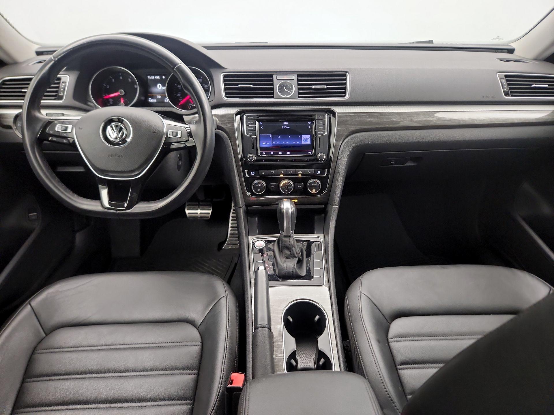 Thumbnail: 2016 Volkswagen Passat - 9