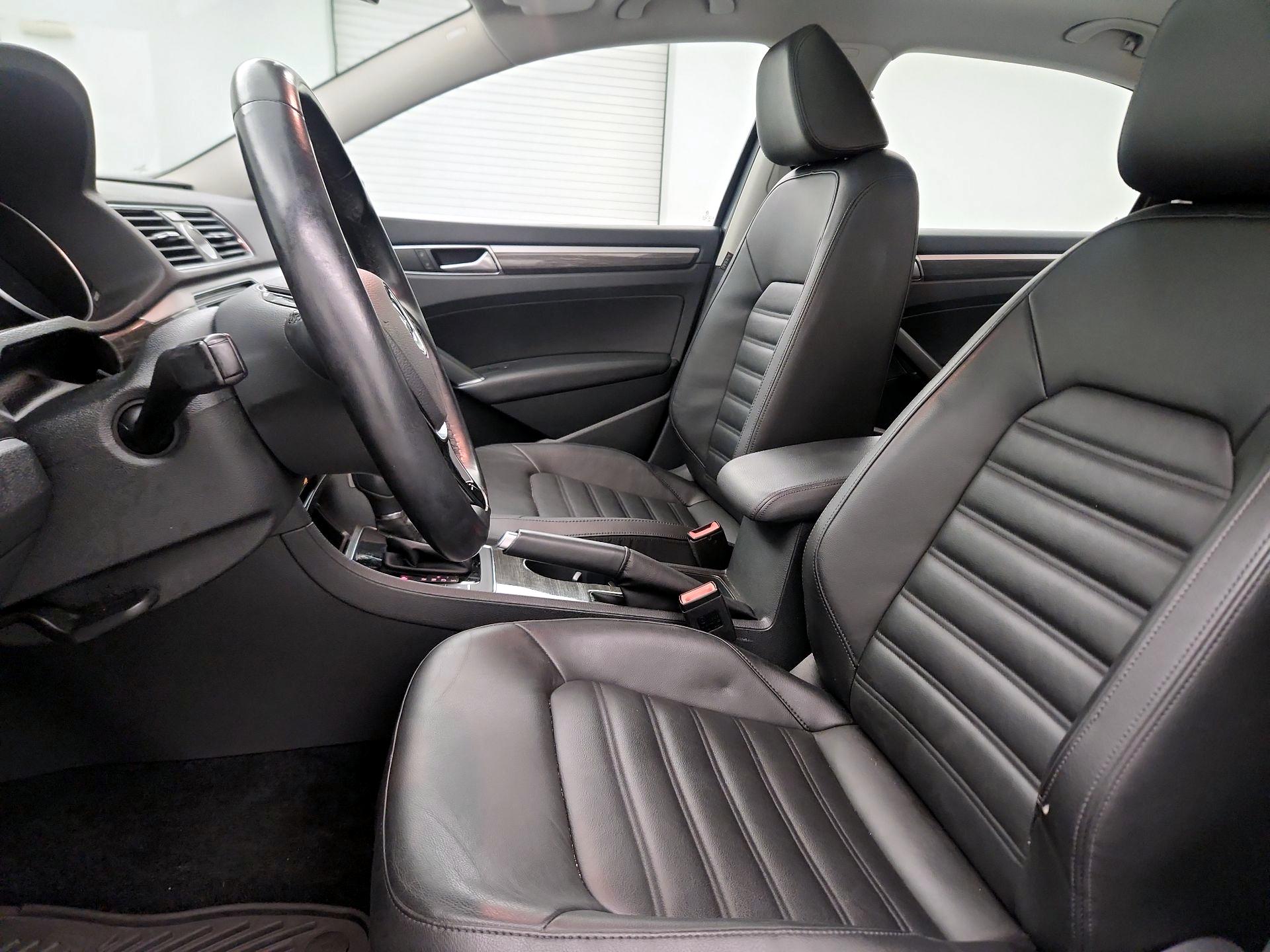 Thumbnail: 2016 Volkswagen Passat - 11