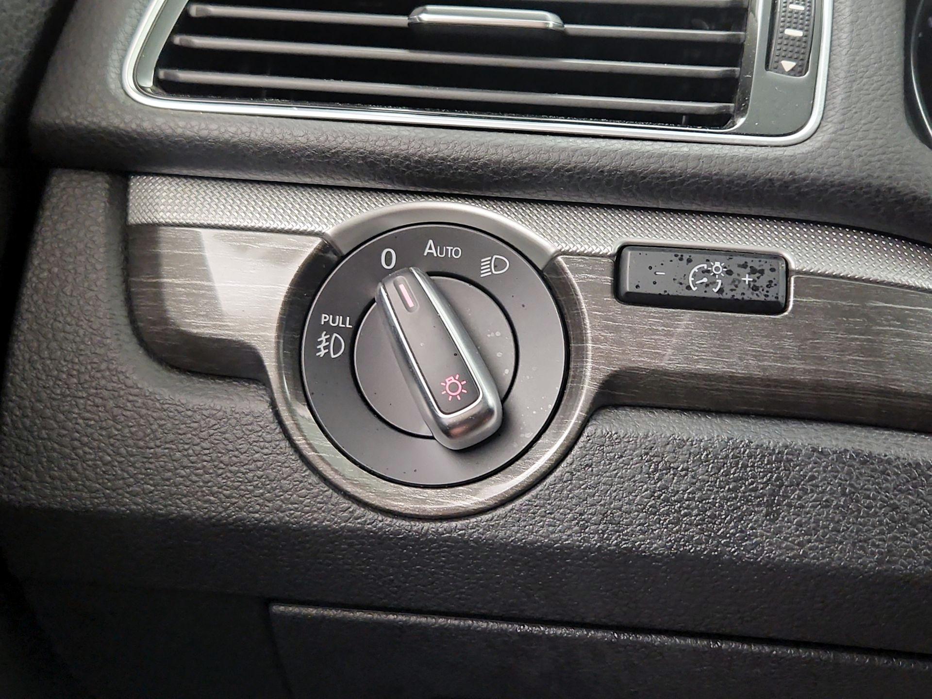 Thumbnail: 2016 Volkswagen Passat - 13
