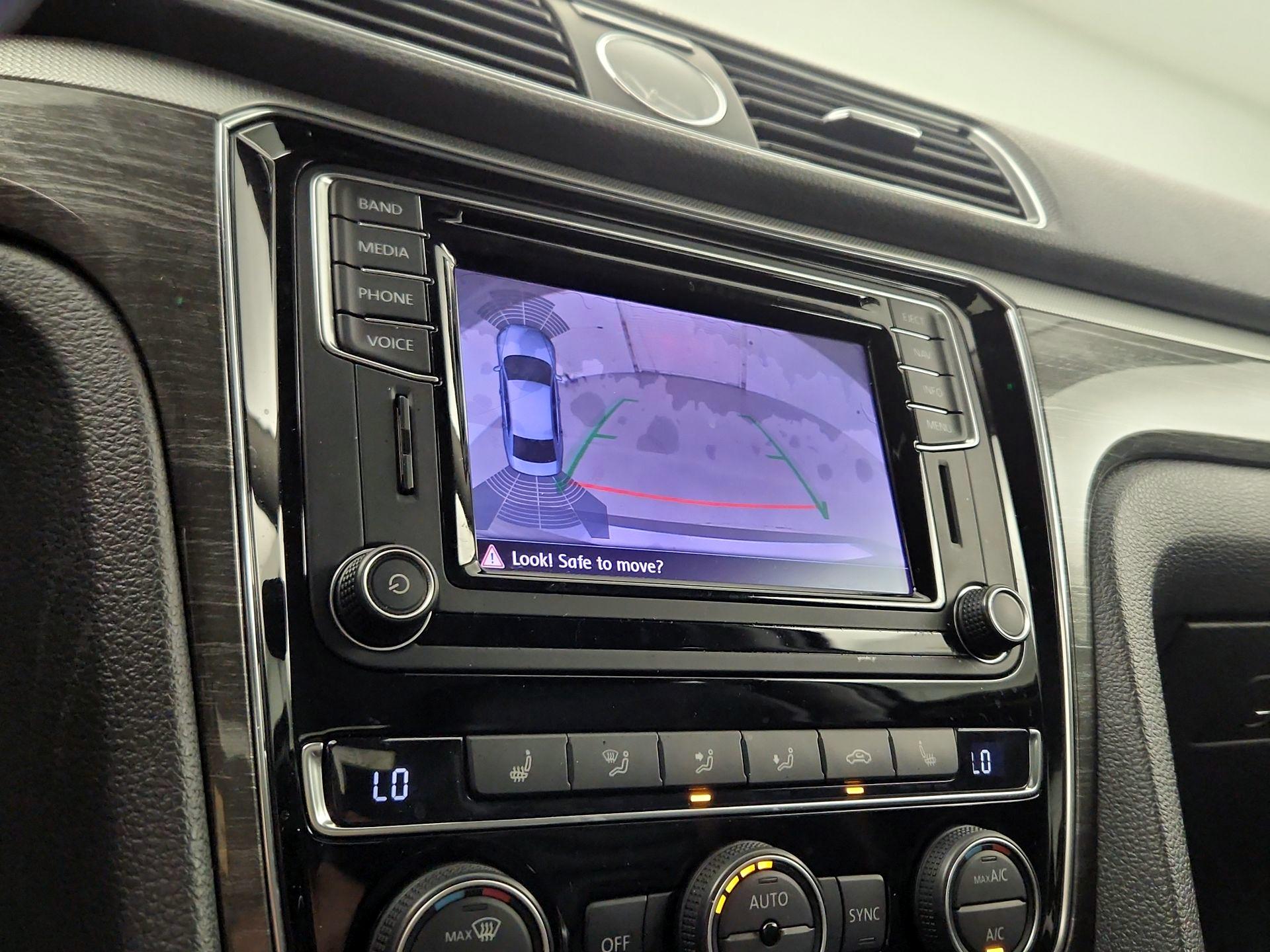 Thumbnail: 2016 Volkswagen Passat - 14