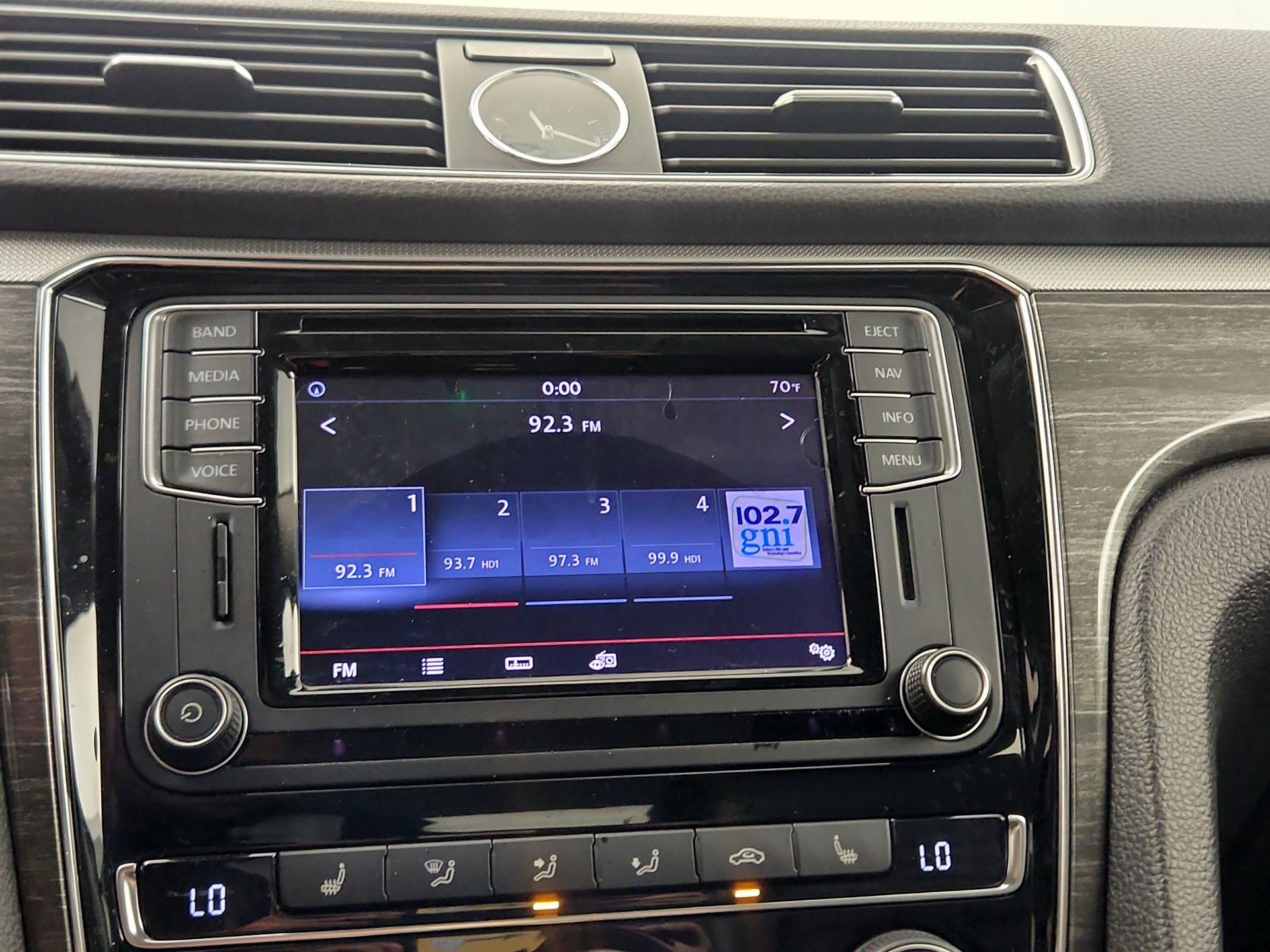 Thumbnail: 2016 Volkswagen Passat - 15