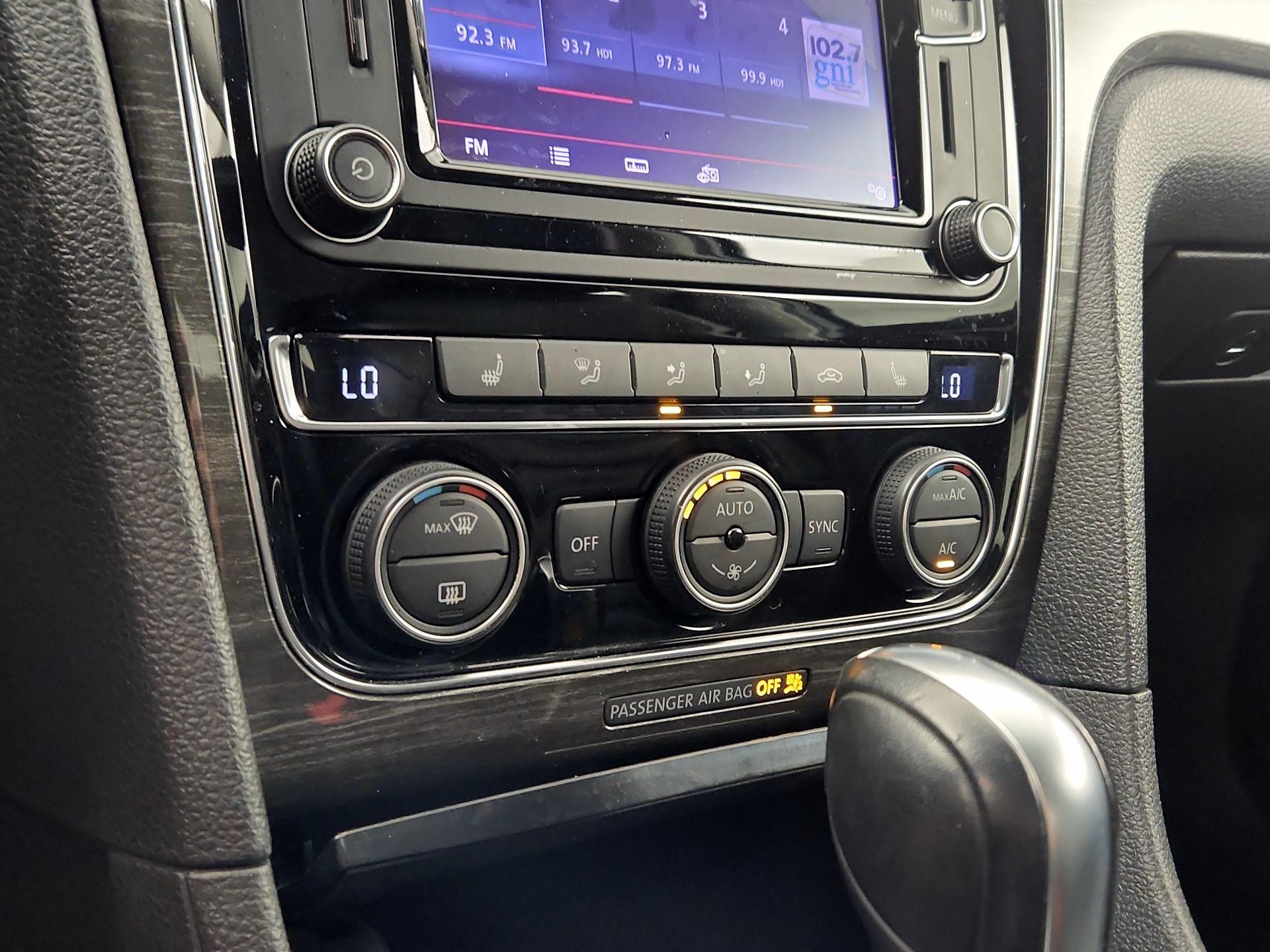 Thumbnail: 2016 Volkswagen Passat - 16