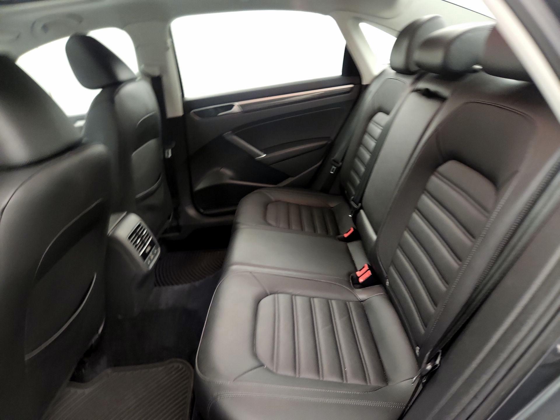 Thumbnail: 2016 Volkswagen Passat - 19