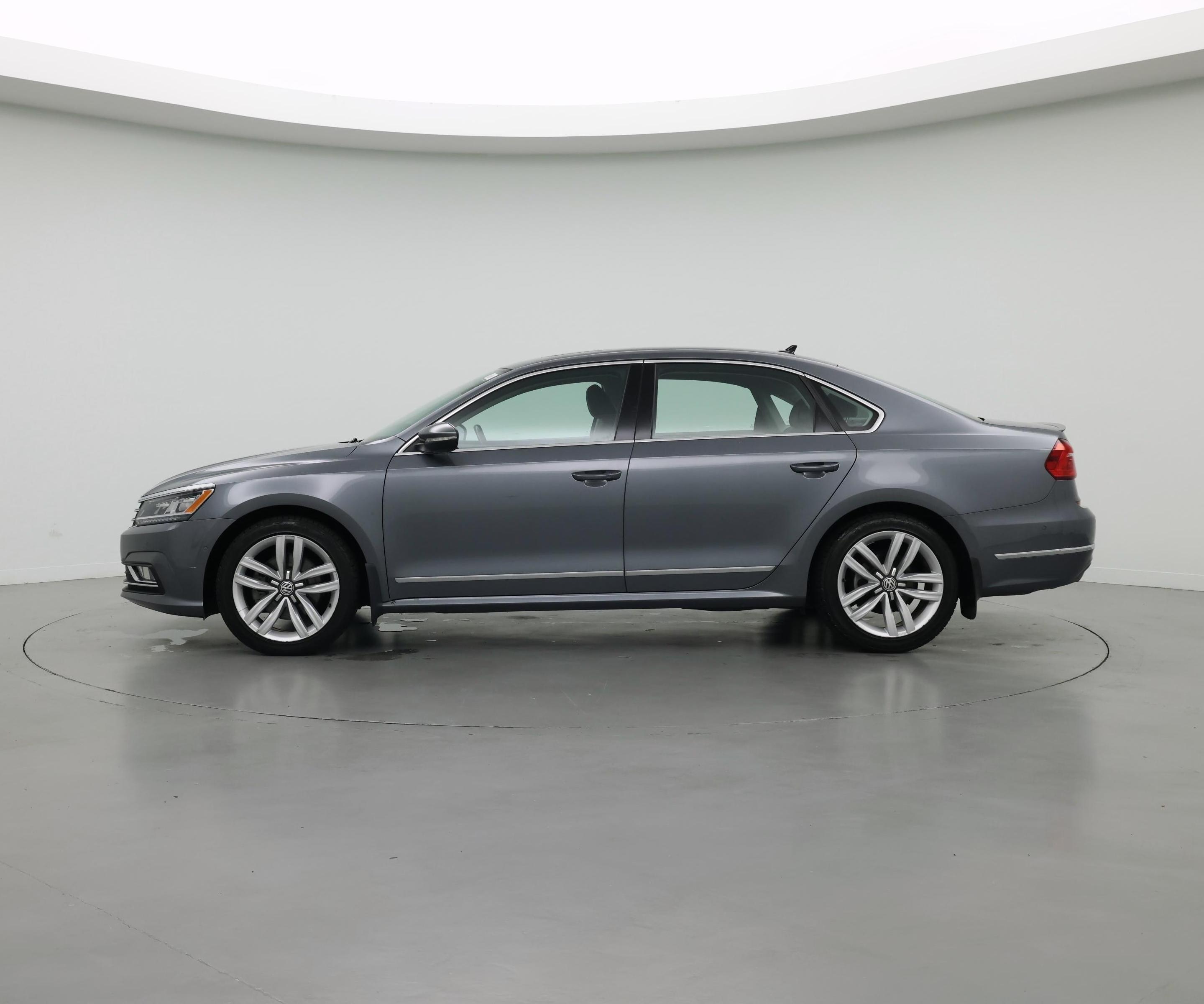 Thumbnail: 2016 Volkswagen Passat - 3