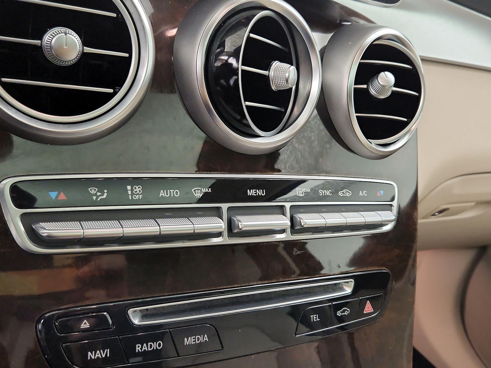 2018 Mercedes-Benz GLC GLC300 - Photo 18