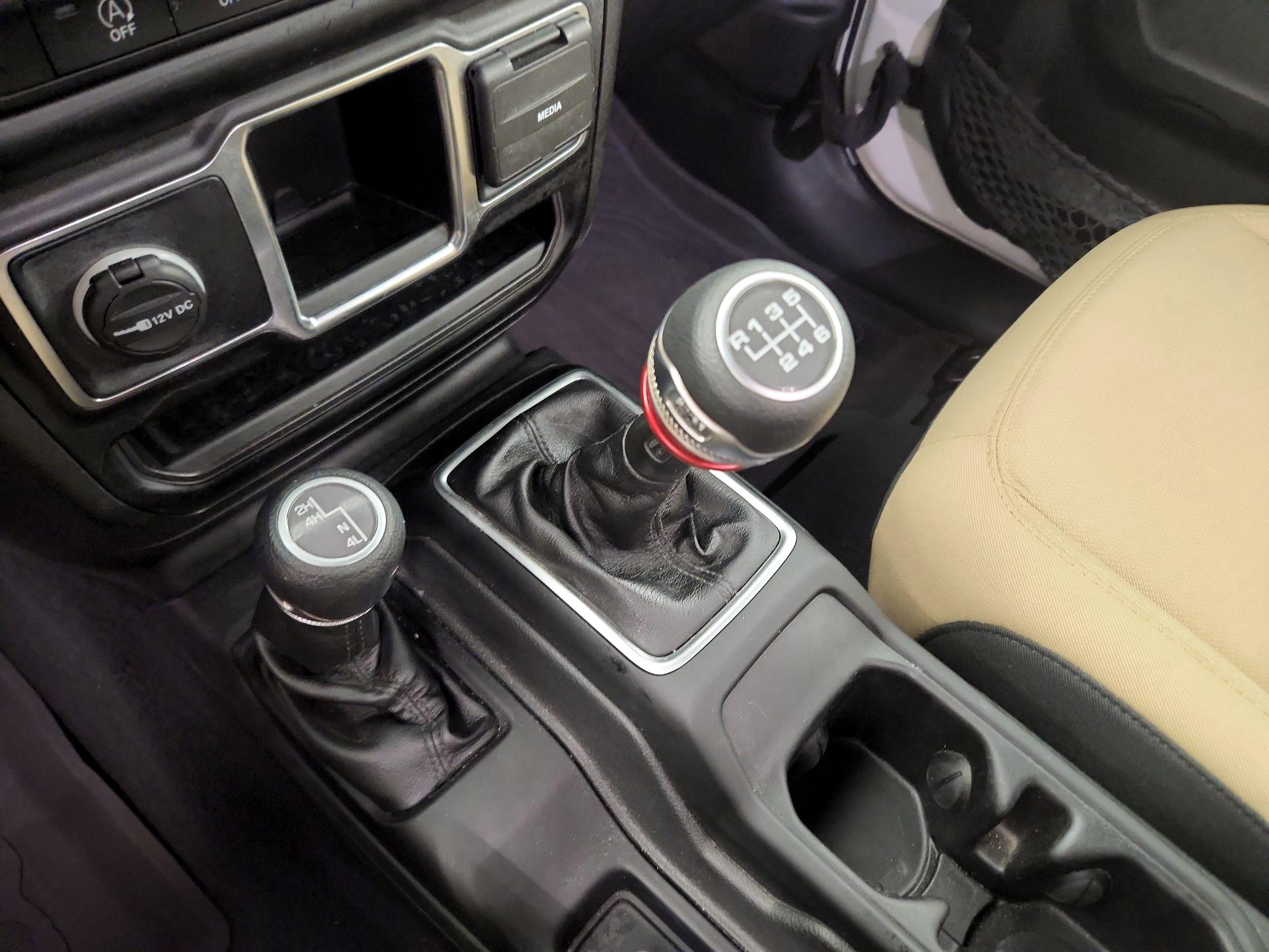 Thumbnail: 2022 Jeep Gladiator - 17