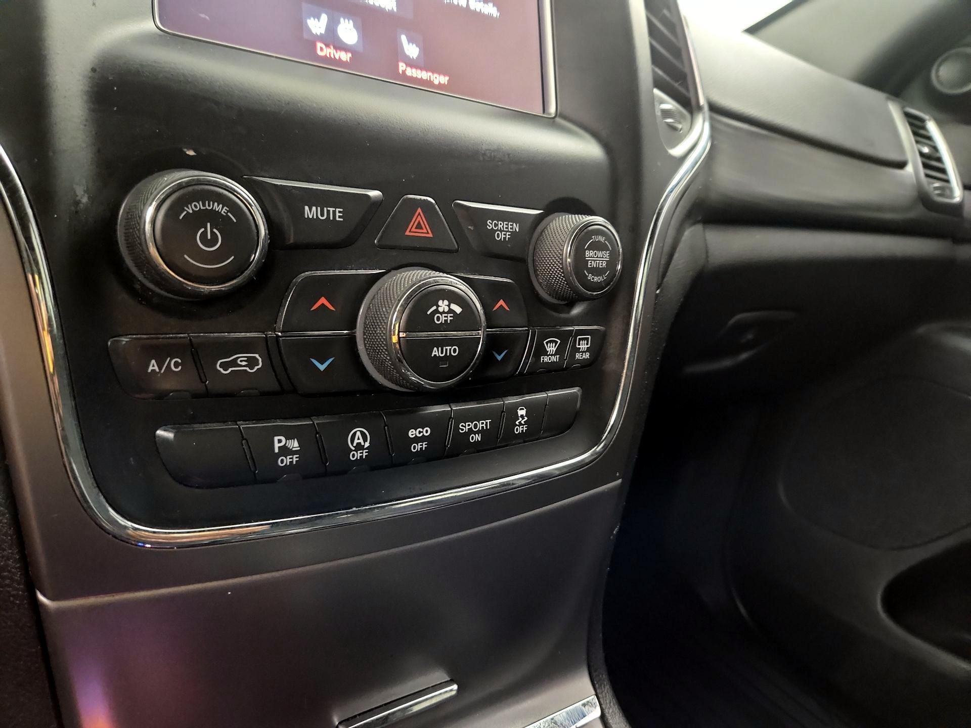 Thumbnail: 2019 Jeep Grand Cherokee - 16