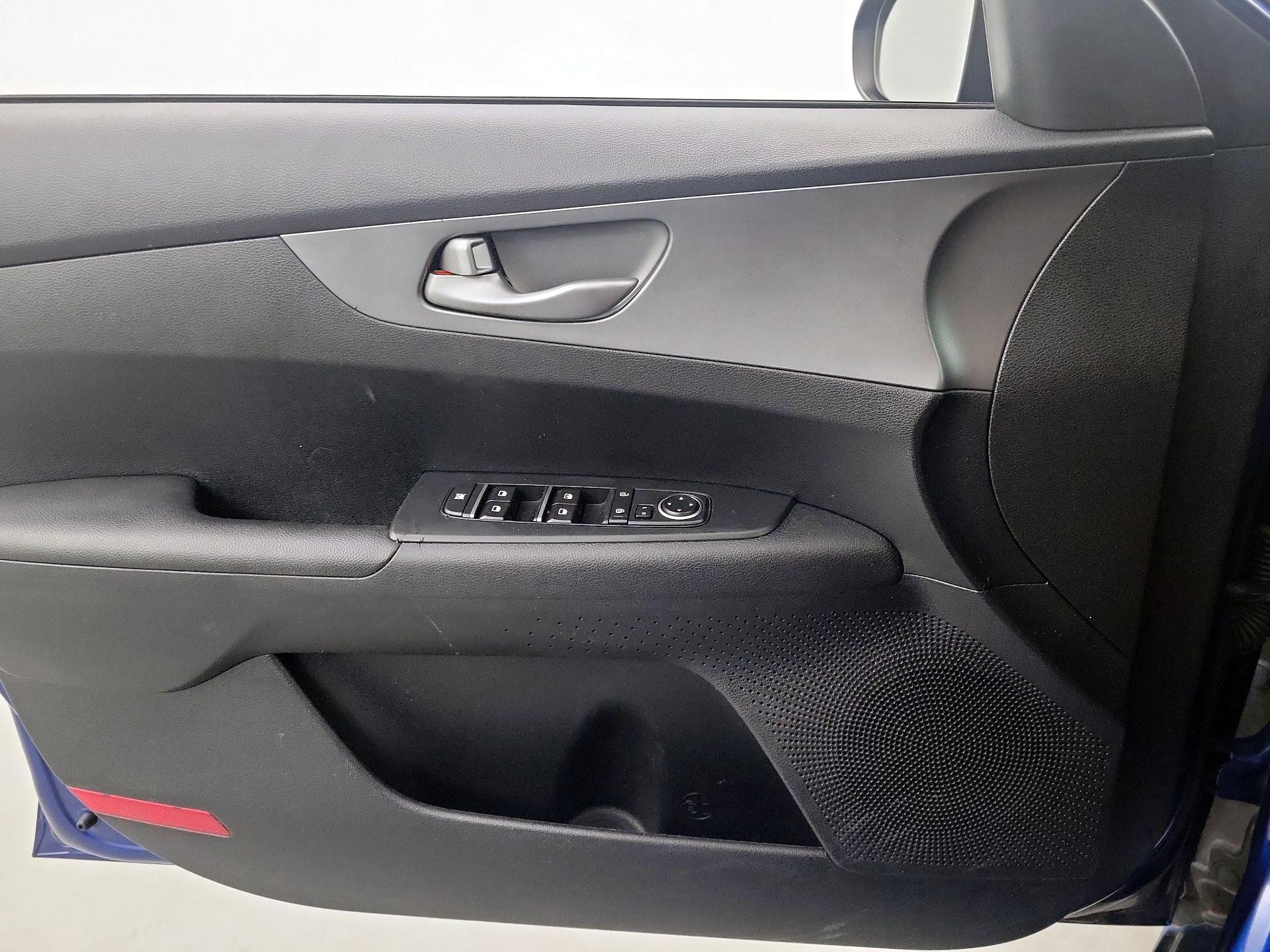 Thumbnail: 2019 Kia Forte - 12