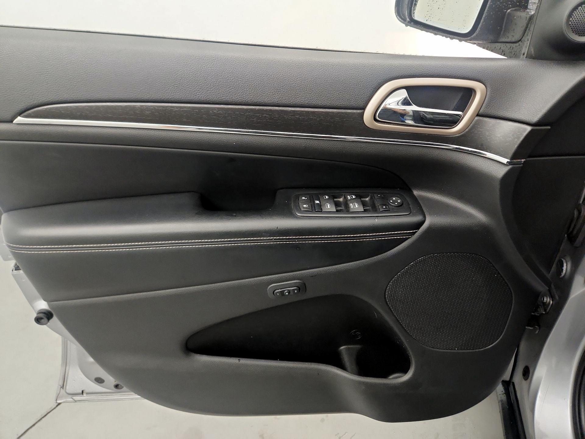 Thumbnail: 2016 Jeep Grand Cherokee - 12