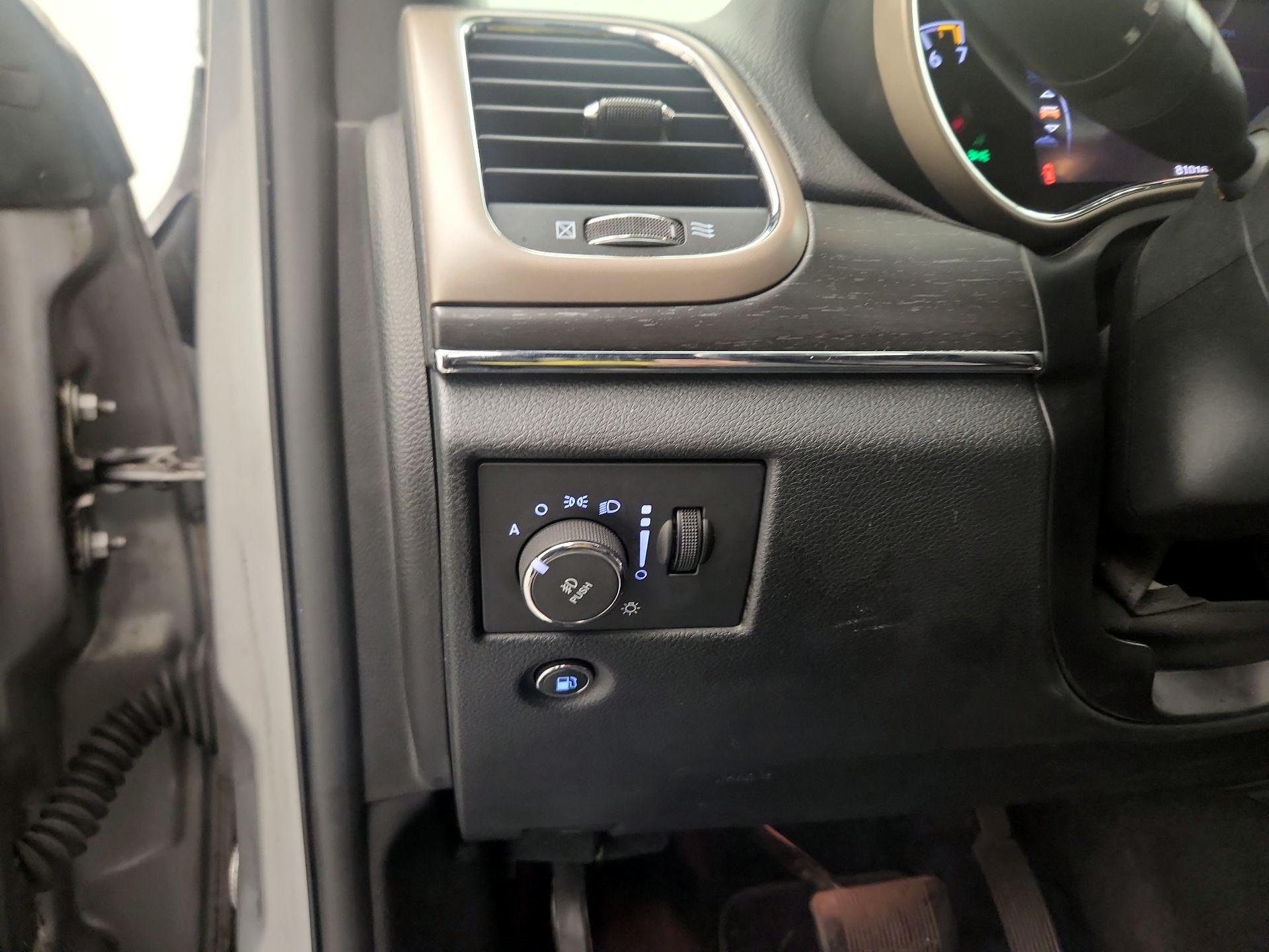 Thumbnail: 2016 Jeep Grand Cherokee - 13