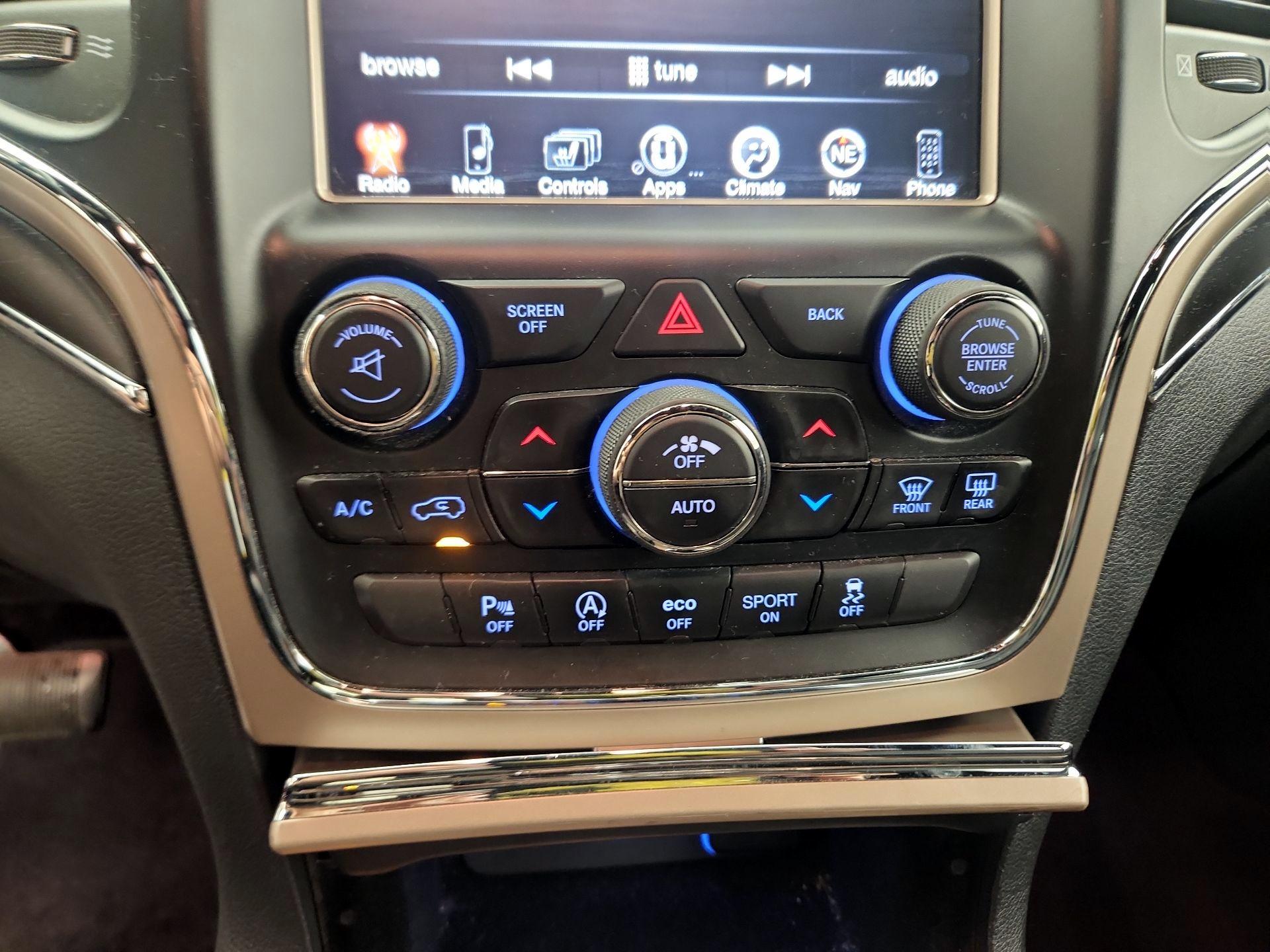 Thumbnail: 2016 Jeep Grand Cherokee - 17