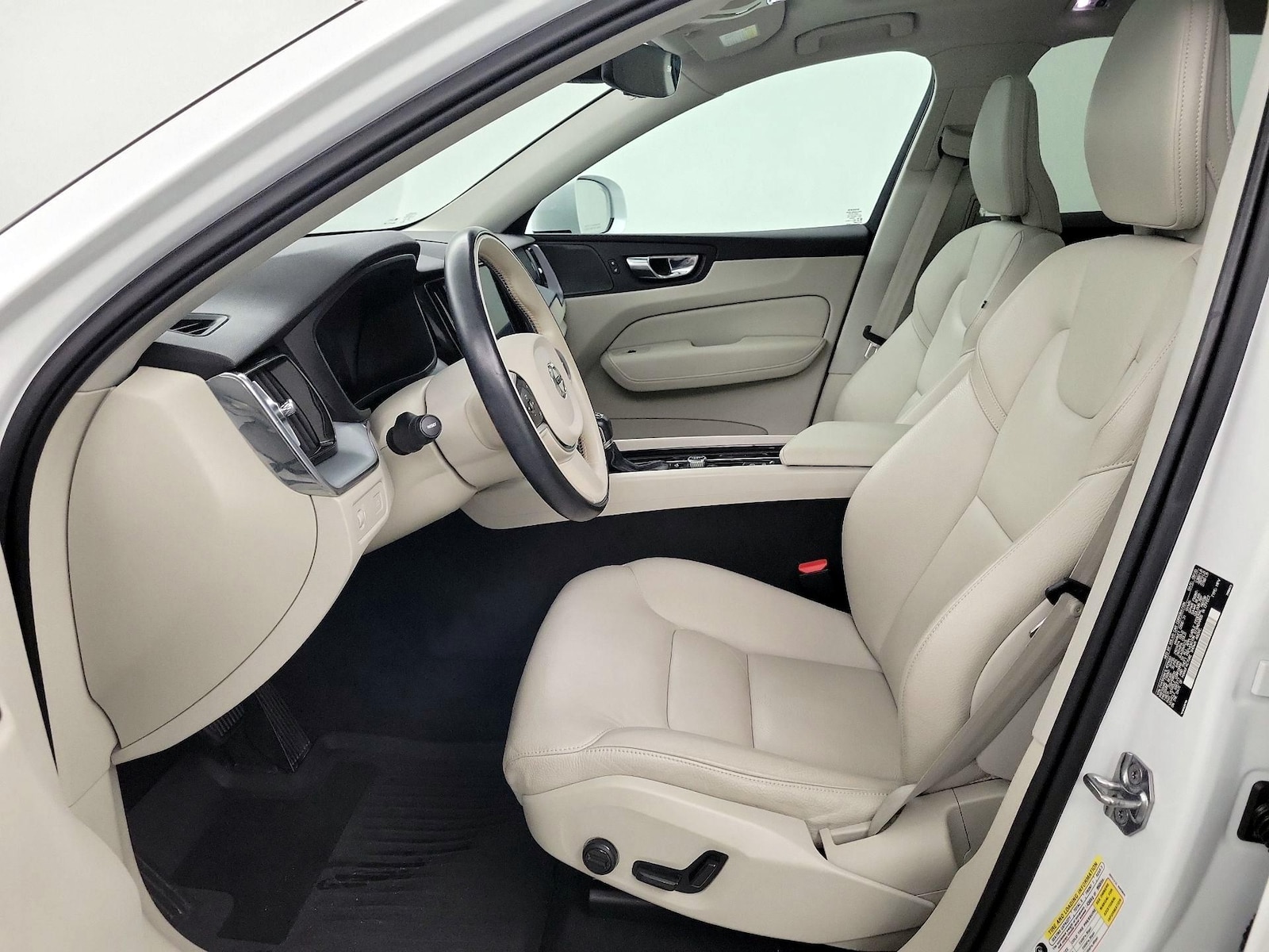 2020 Volvo XC60 Momentum - Photo 12