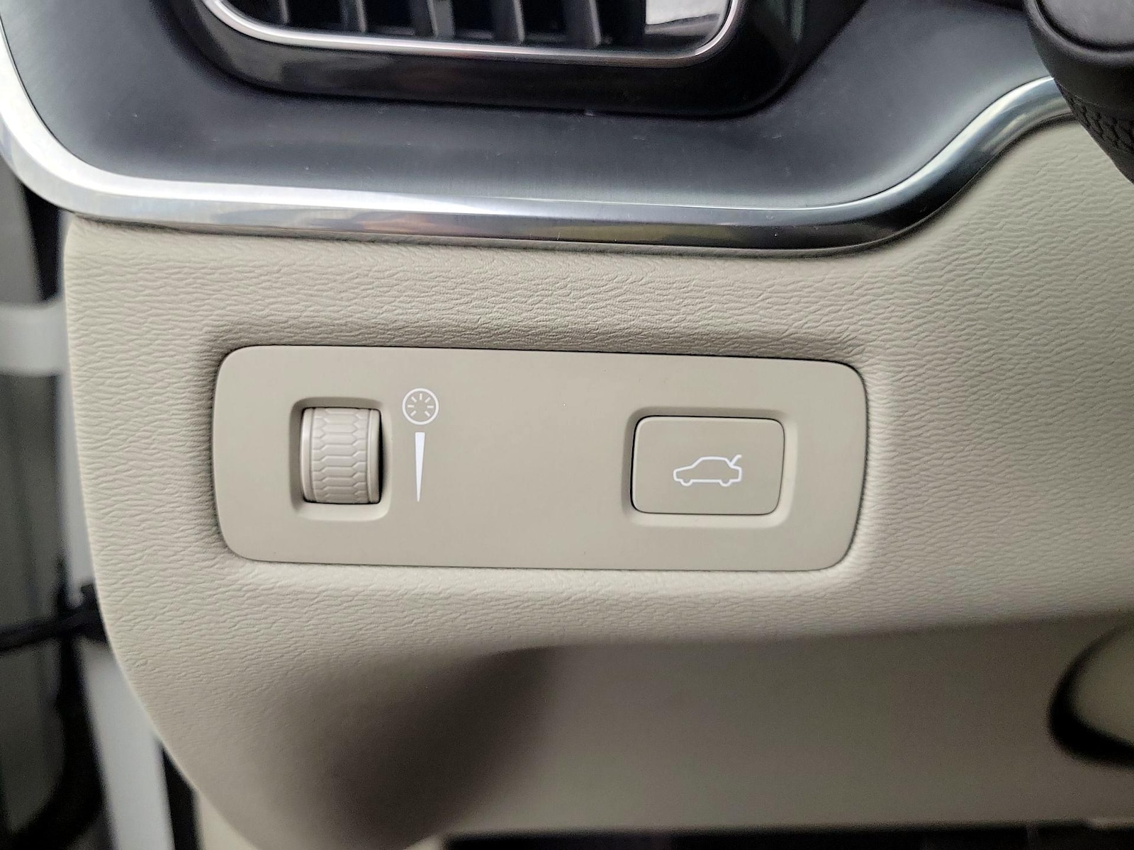 2020 Volvo XC60 Momentum - Photo 14