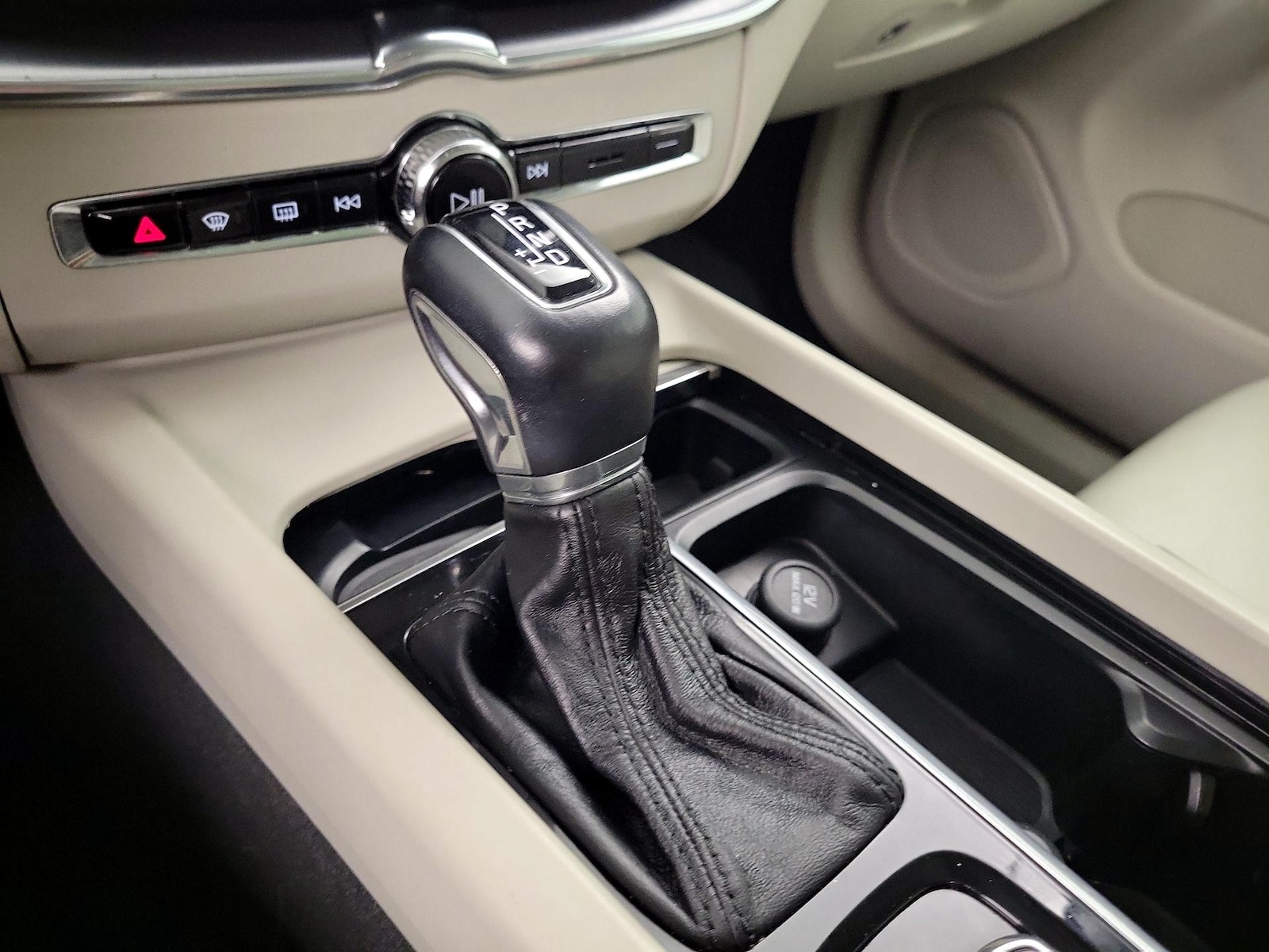 2020 Volvo XC60 Momentum - Photo 19