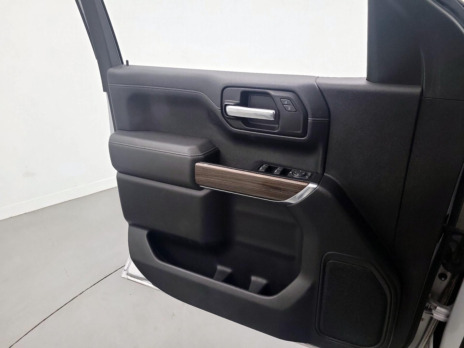 2020 Chevrolet Silverado 1500 LT - Photo 11