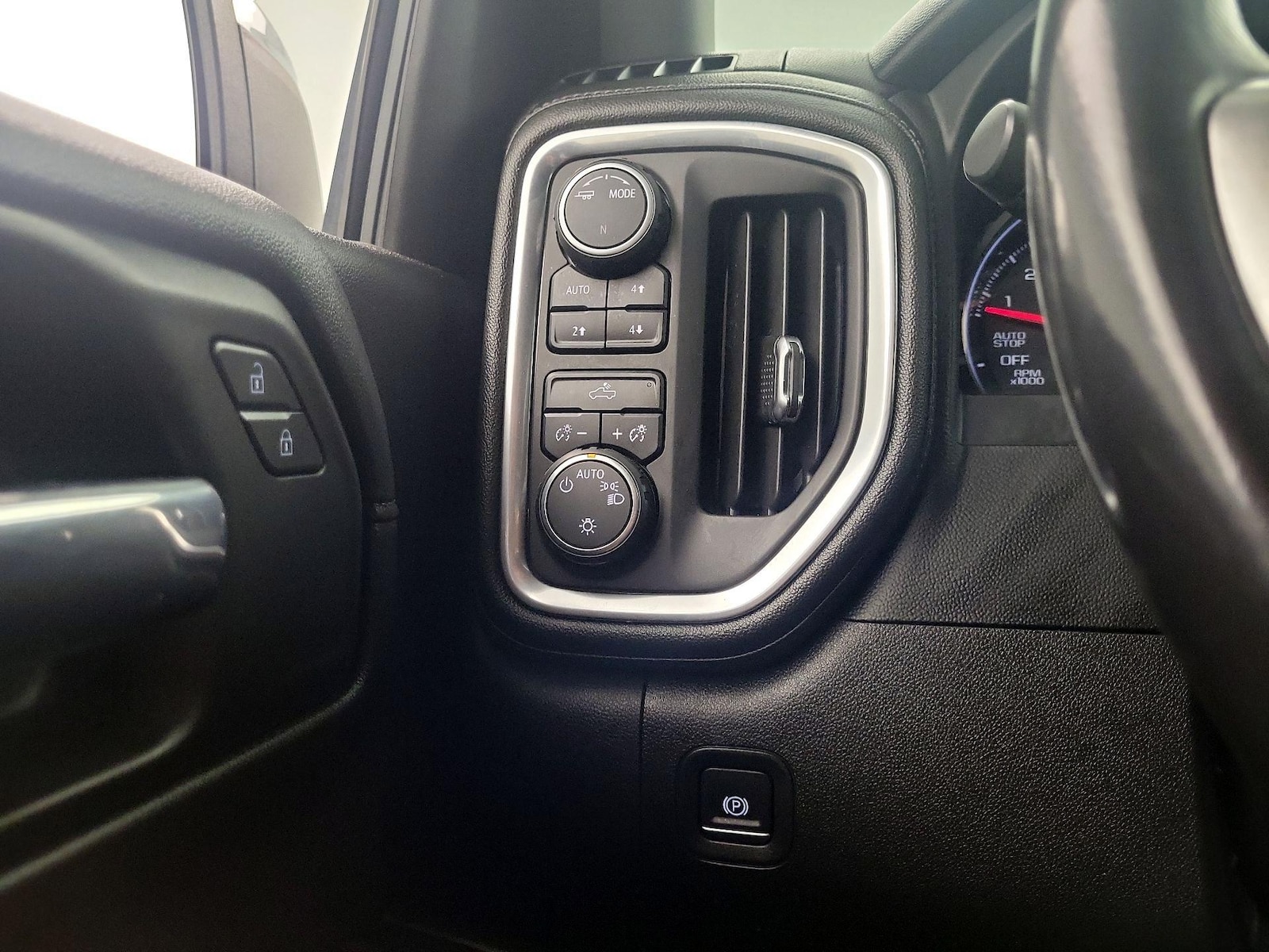 2020 Chevrolet Silverado 1500 LT - Photo 12