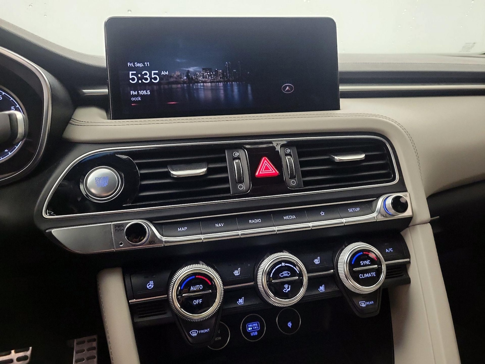 2022 GENESIS G70 Standard - Photo 14