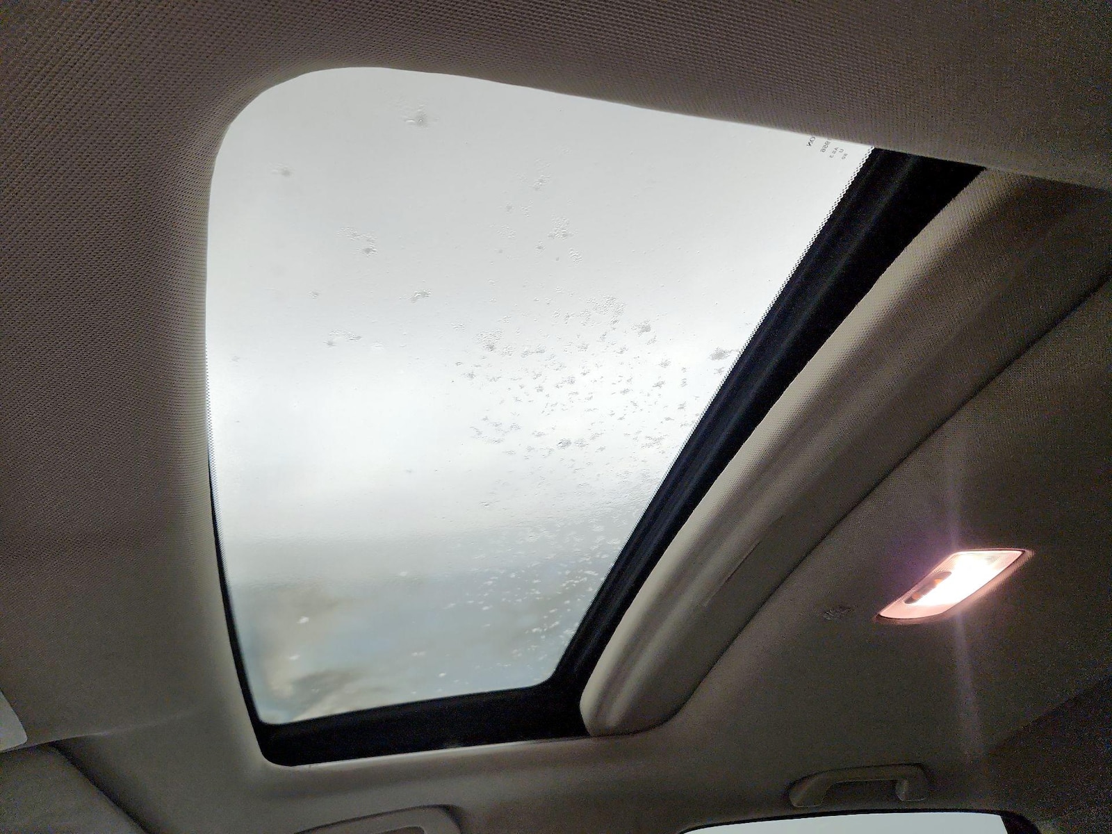Sunroof(s) & Overhead Airbags