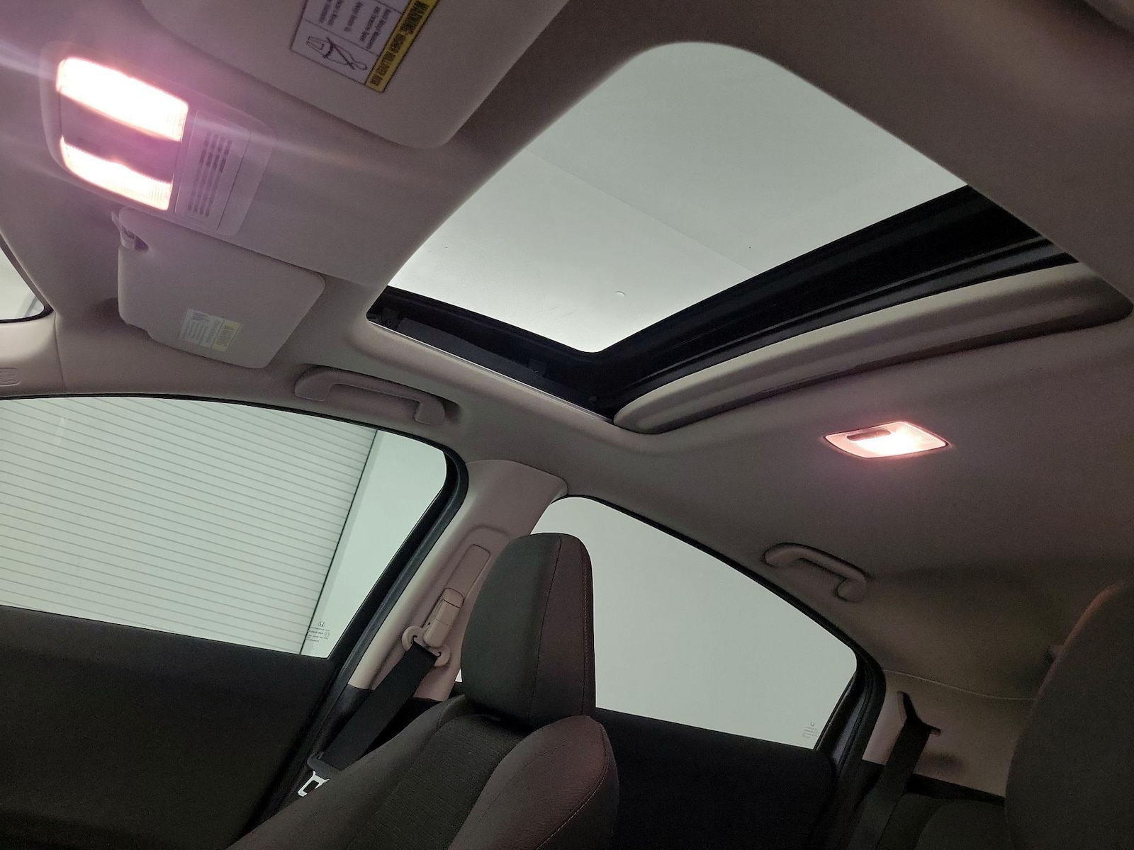 Sunroof(s) & Overhead Airbags