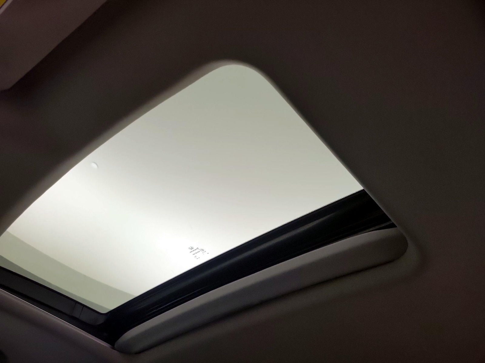 Sunroof(s) & Overhead Airbags