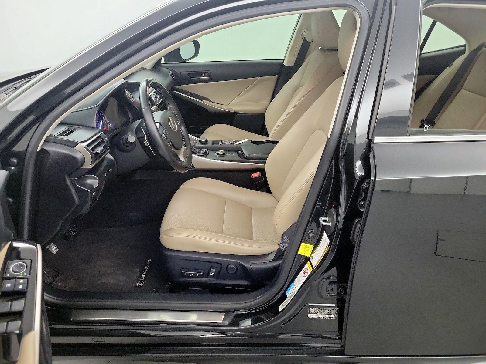 Power Seat(s) & Leather Seats