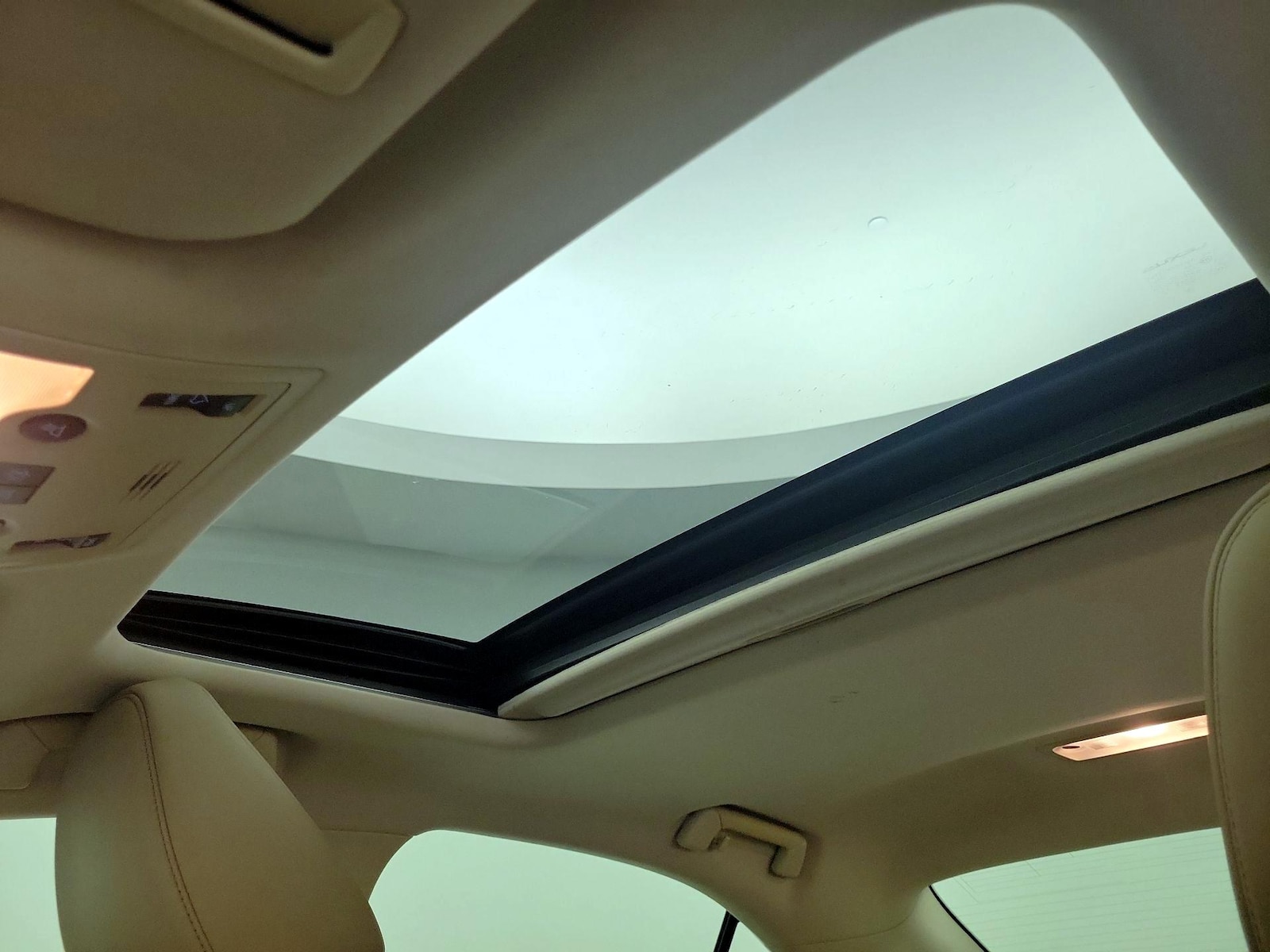 Sunroof(s) & Overhead Airbags