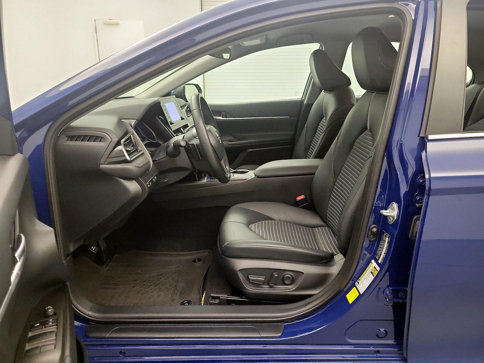 Power Seat(s) & Side Airbags