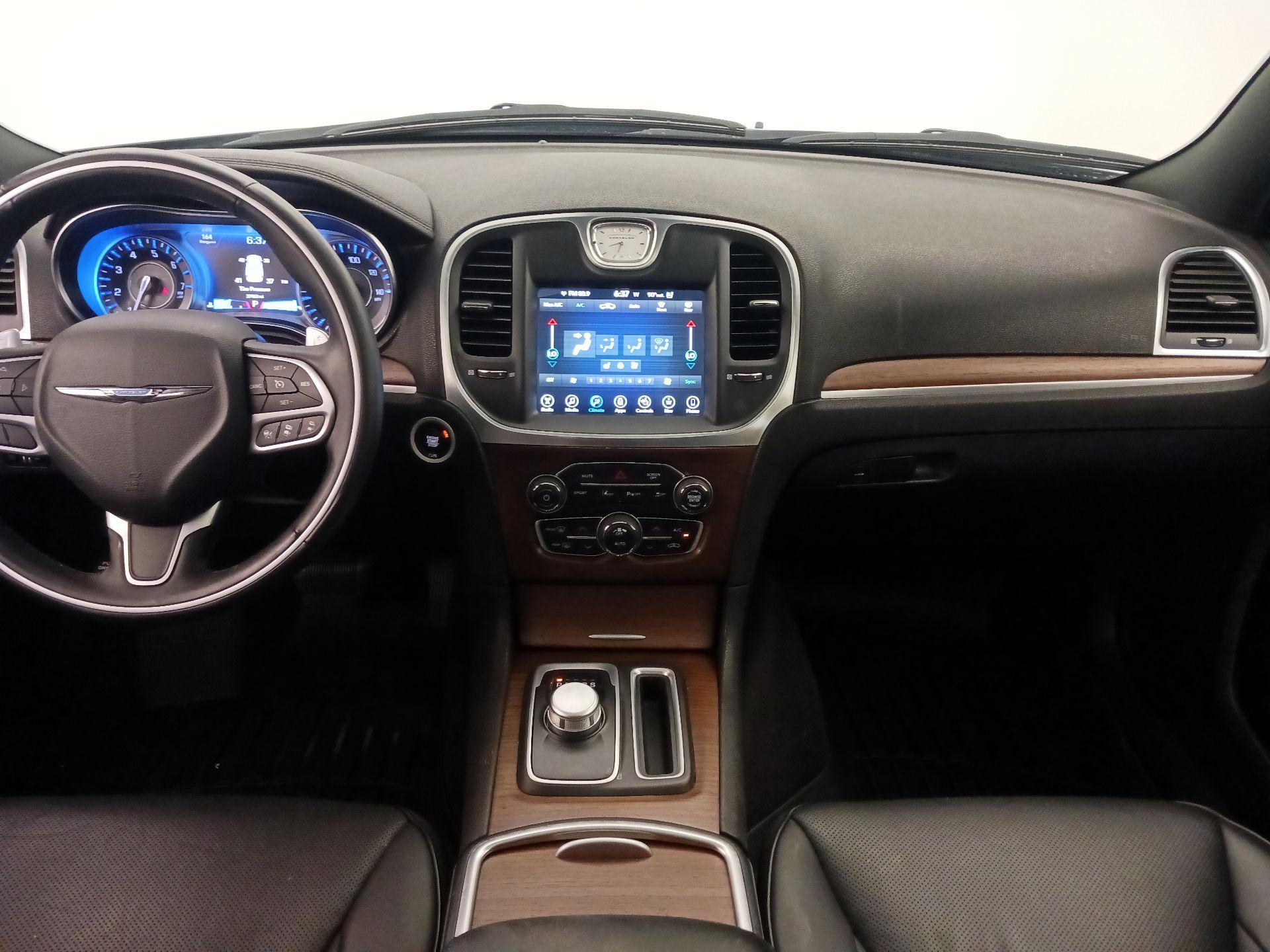 Thumbnail: 2017 Chrysler 300 - 9