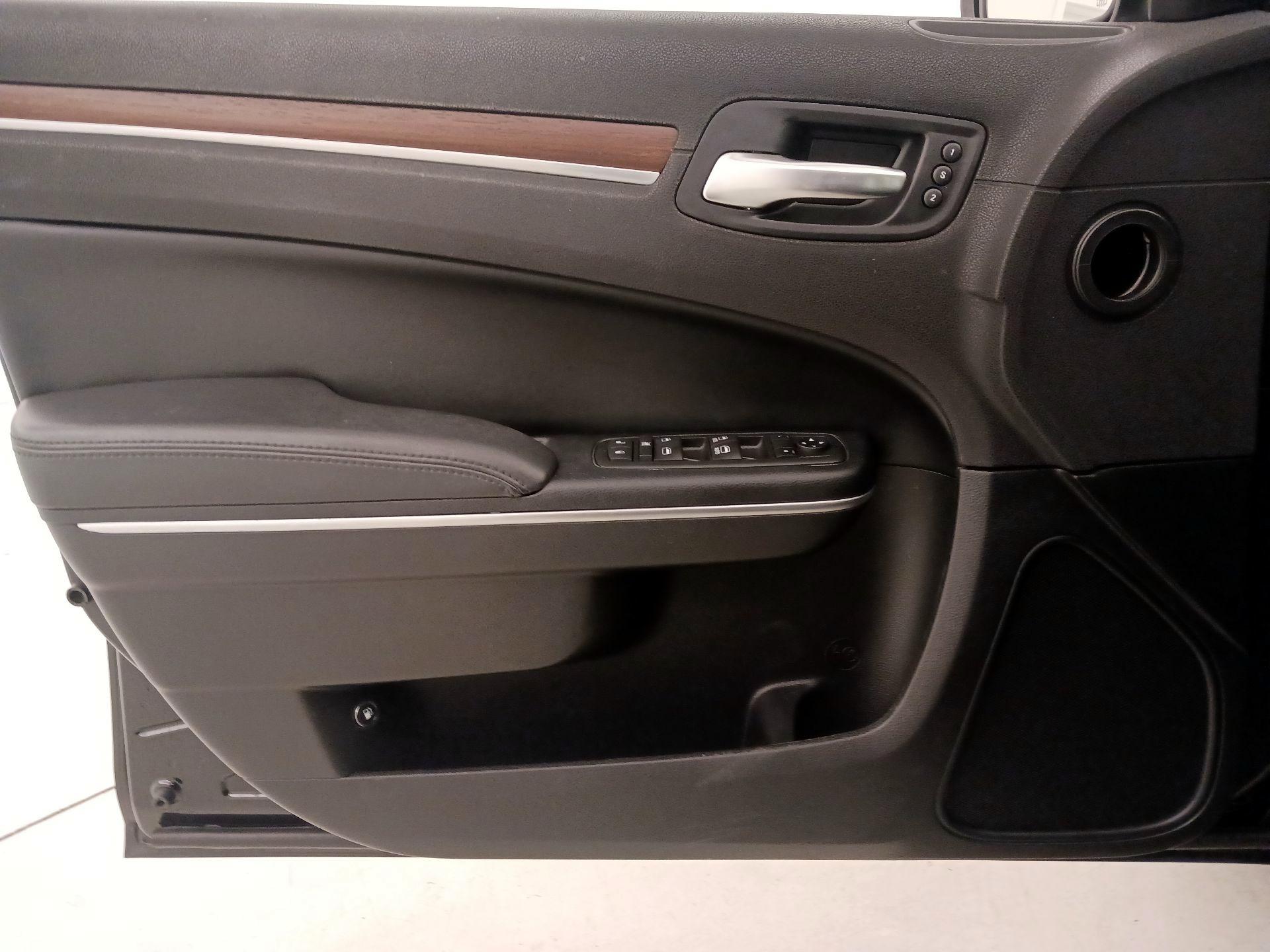 Thumbnail: 2017 Chrysler 300 - 12