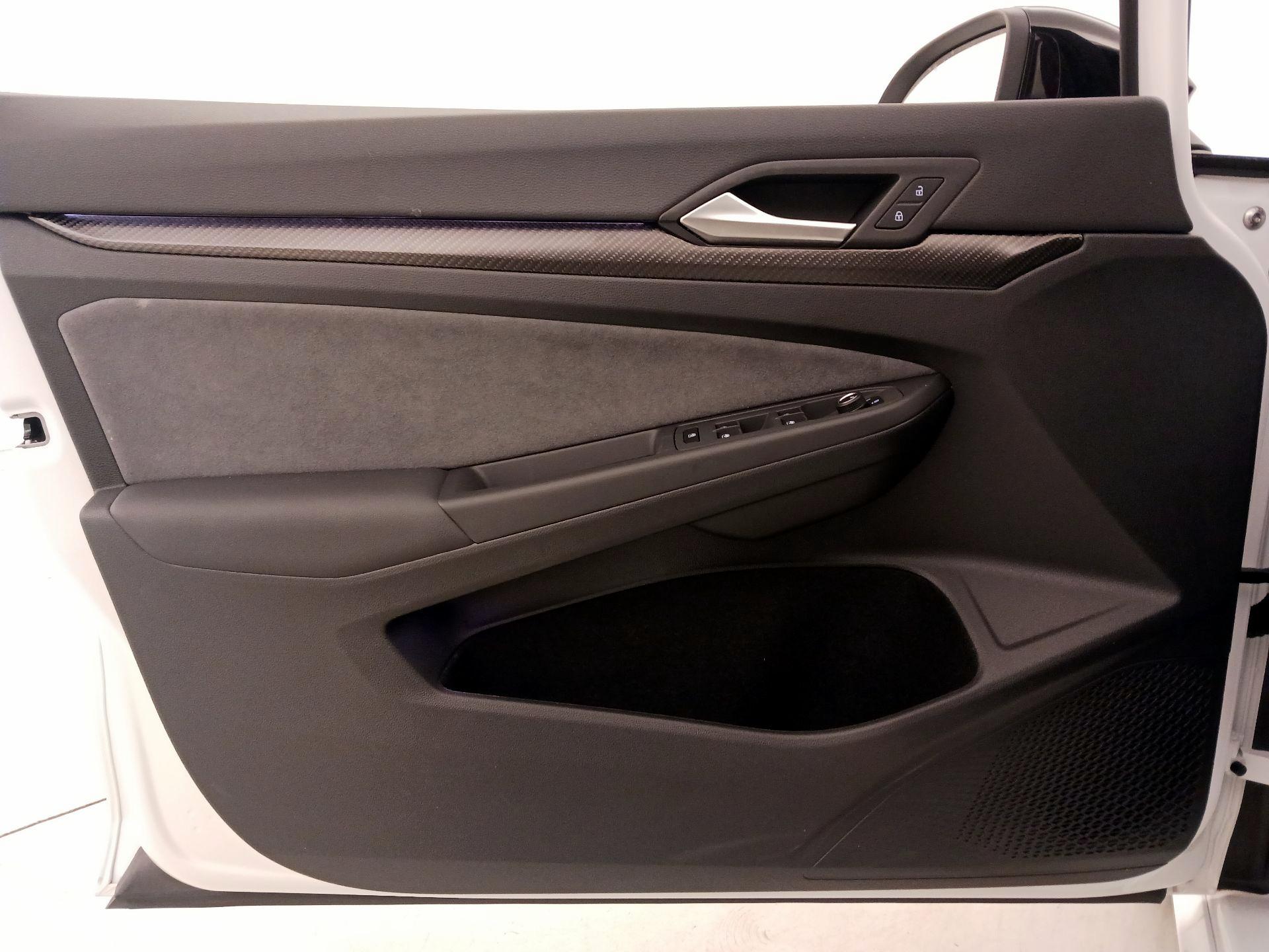 Thumbnail: 2025 Volkswagen Golf - 12