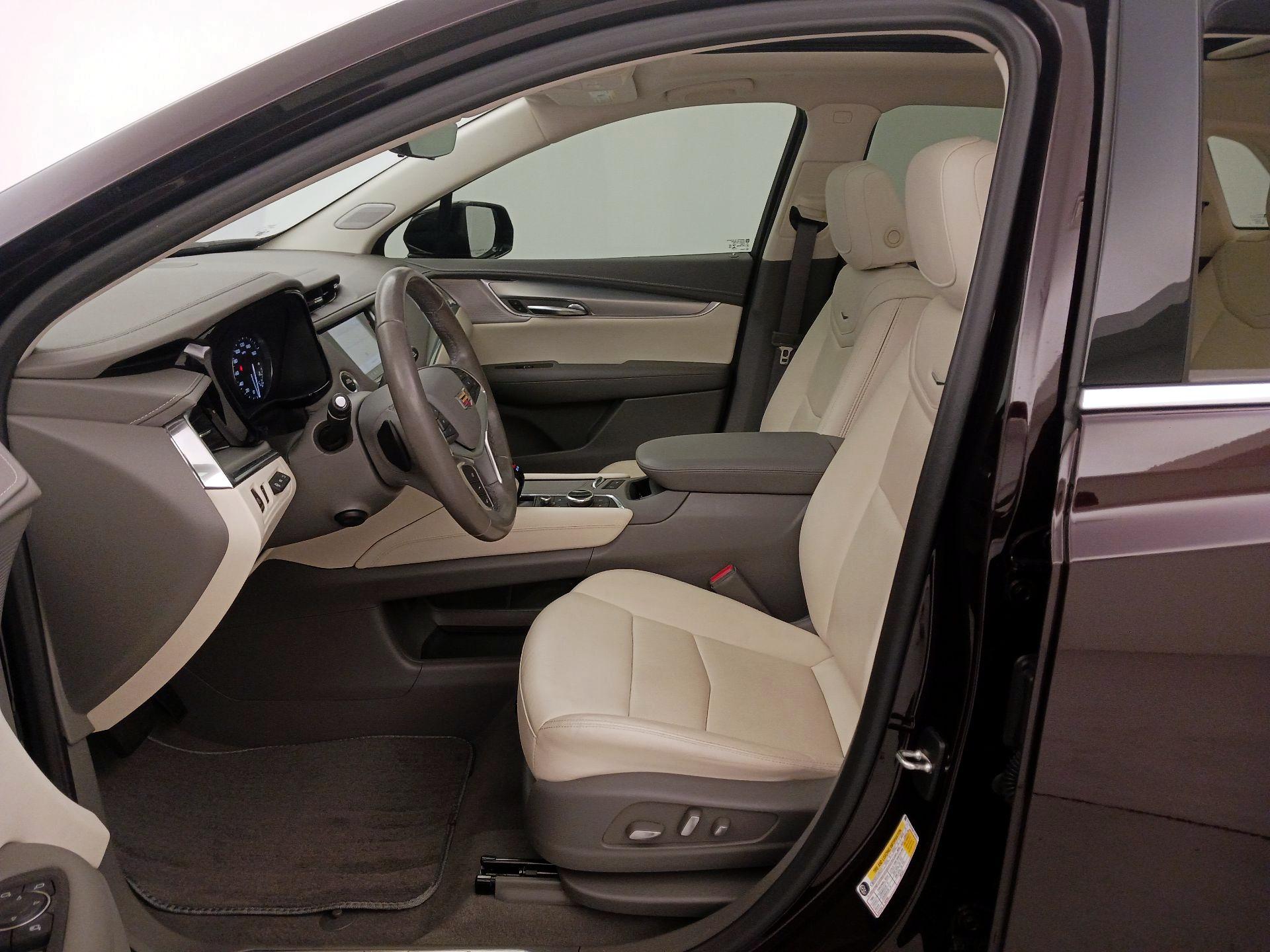 Thumbnail: 2021 Cadillac XT5 - 11