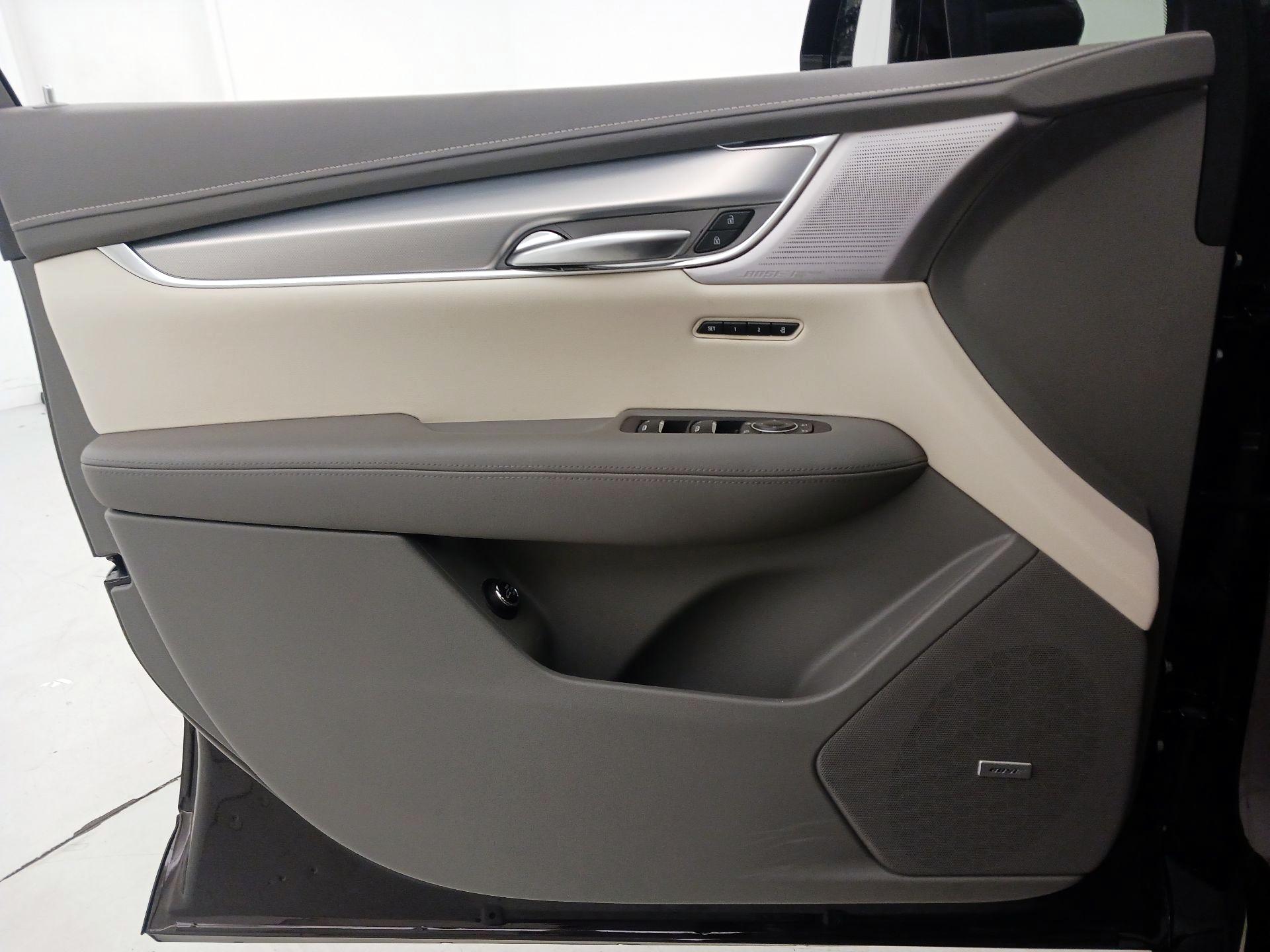 Thumbnail: 2021 Cadillac XT5 - 12