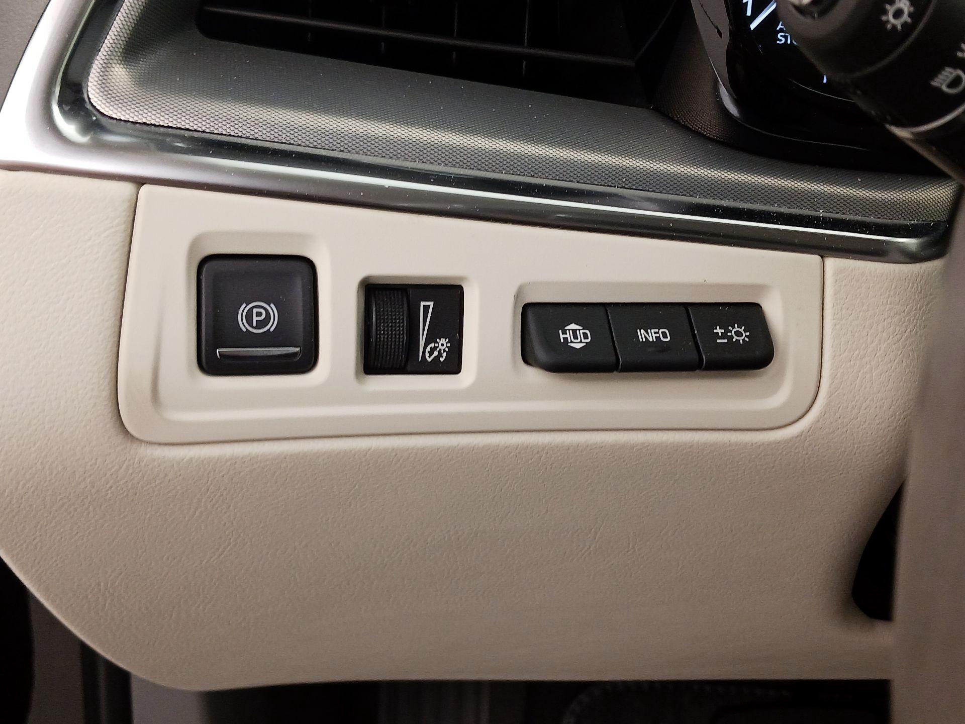Thumbnail: 2021 Cadillac XT5 - 13