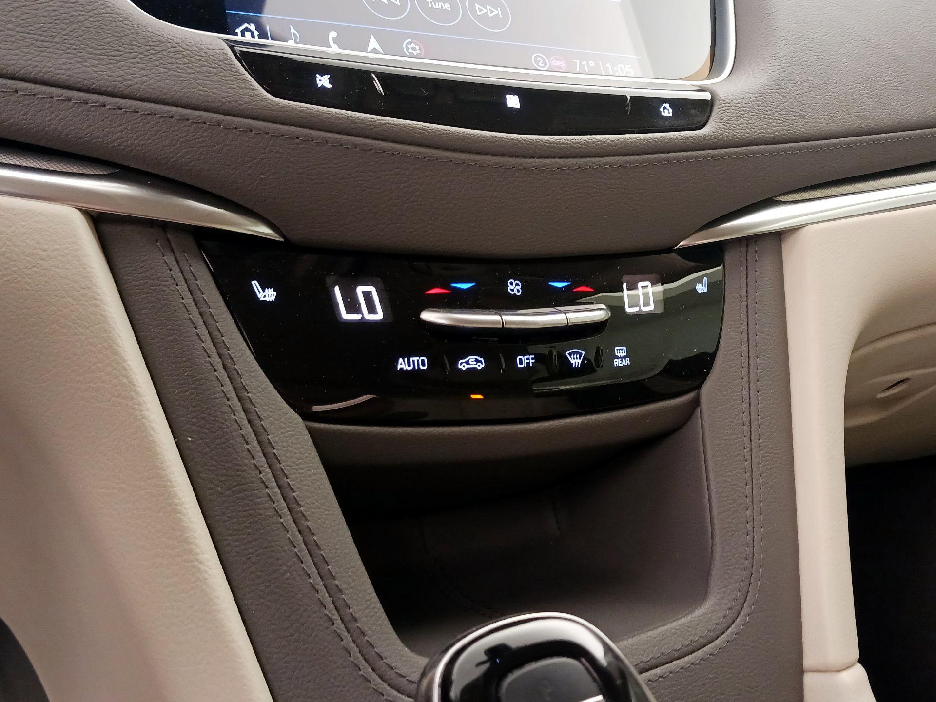 Thumbnail: 2021 Cadillac XT5 - 17