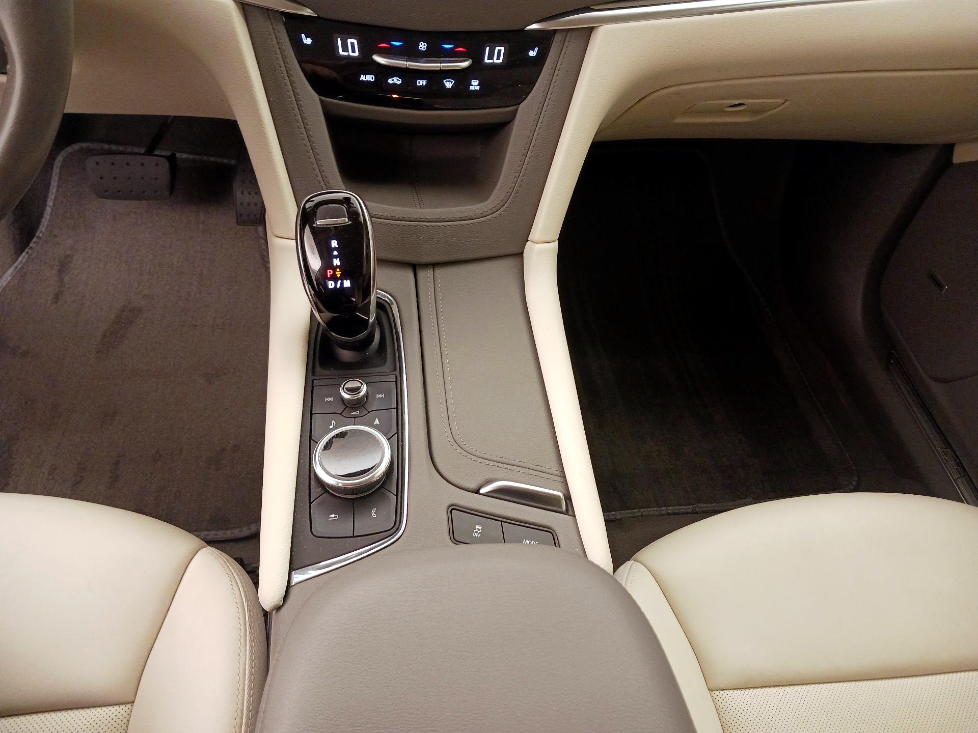 Thumbnail: 2021 Cadillac XT5 - 18