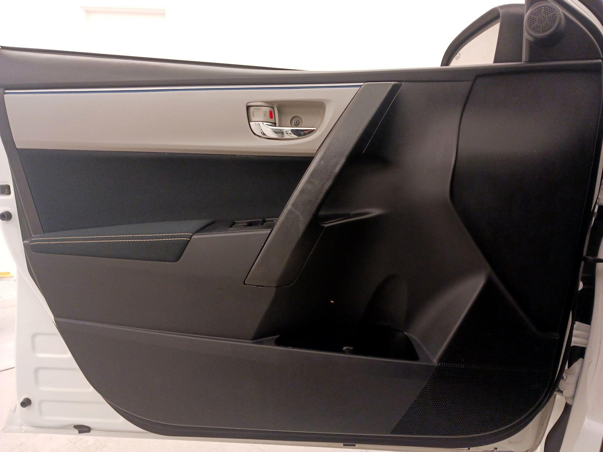 Thumbnail: 2016 Toyota Corolla - 12