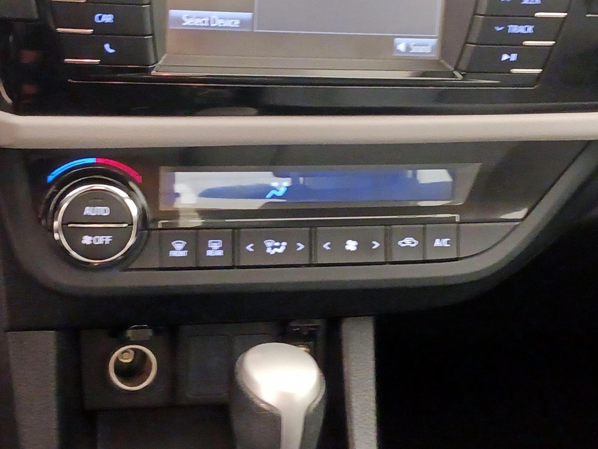 Thumbnail: 2016 Toyota Corolla - 16