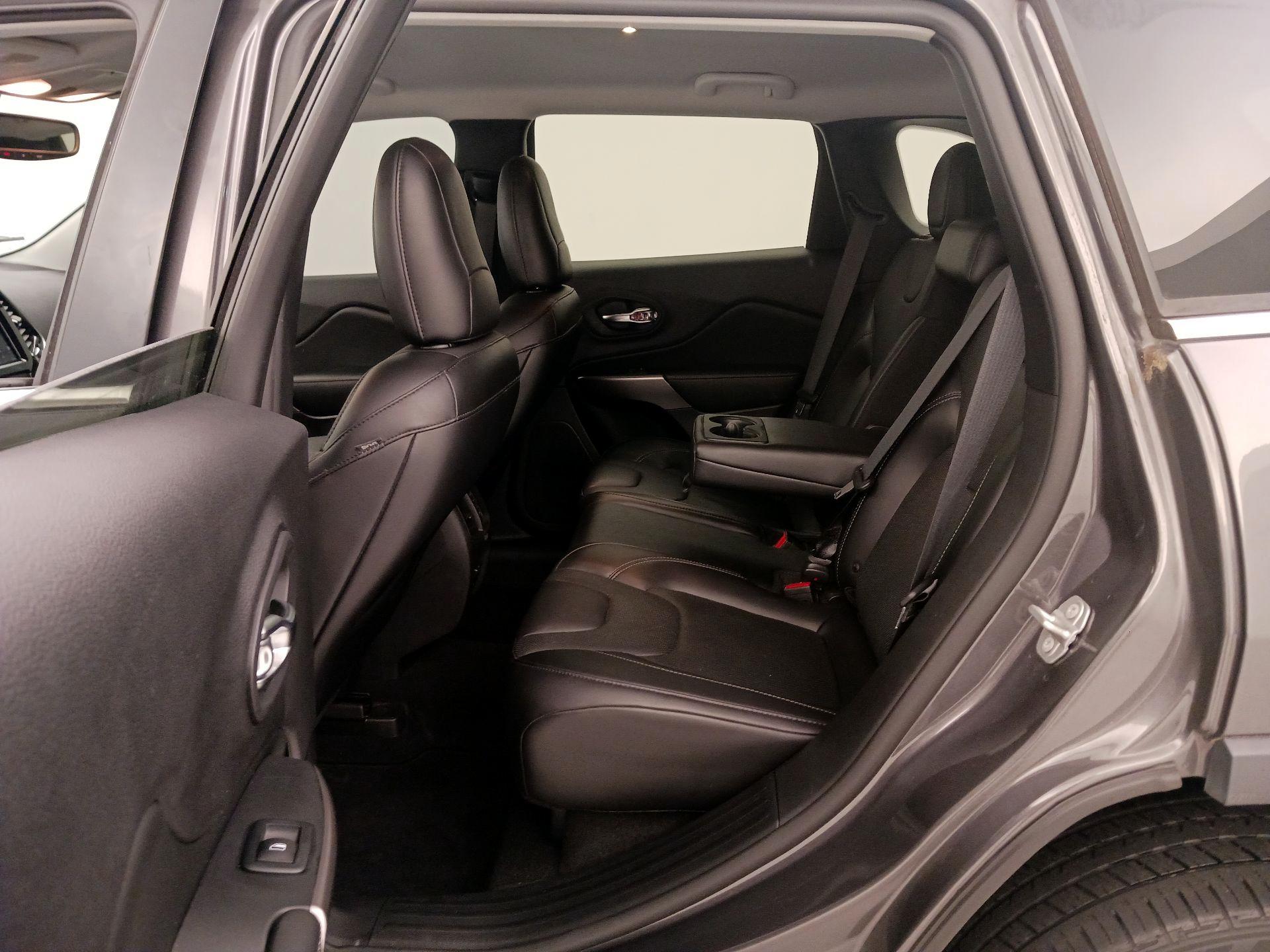 Thumbnail: 2019 Jeep Cherokee - 20