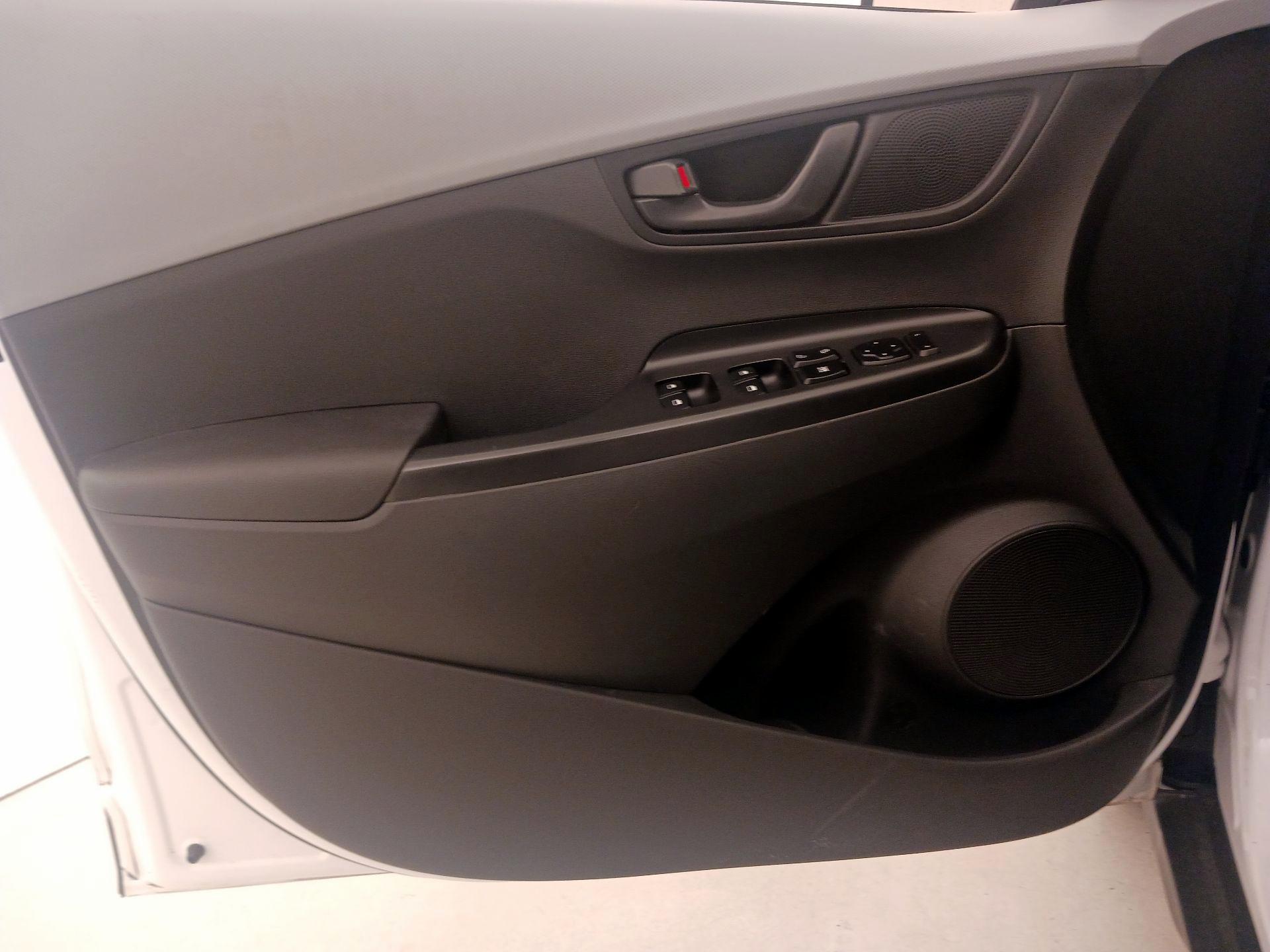 Thumbnail: 2021 Hyundai Kona - 12