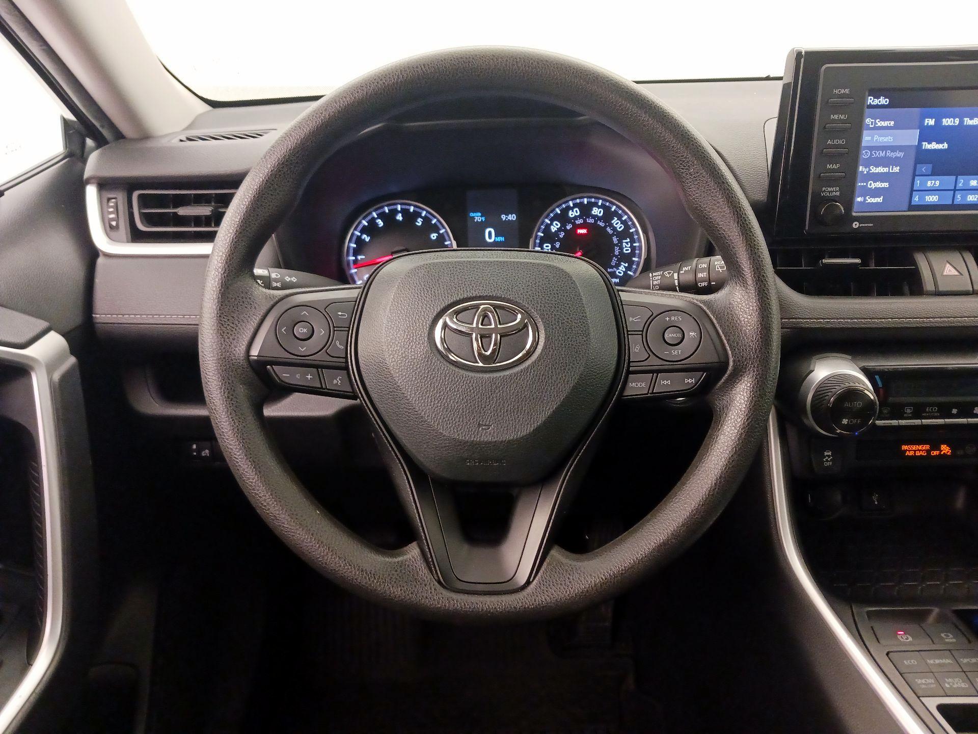 Thumbnail: 2022 Toyota RAV4 - 10