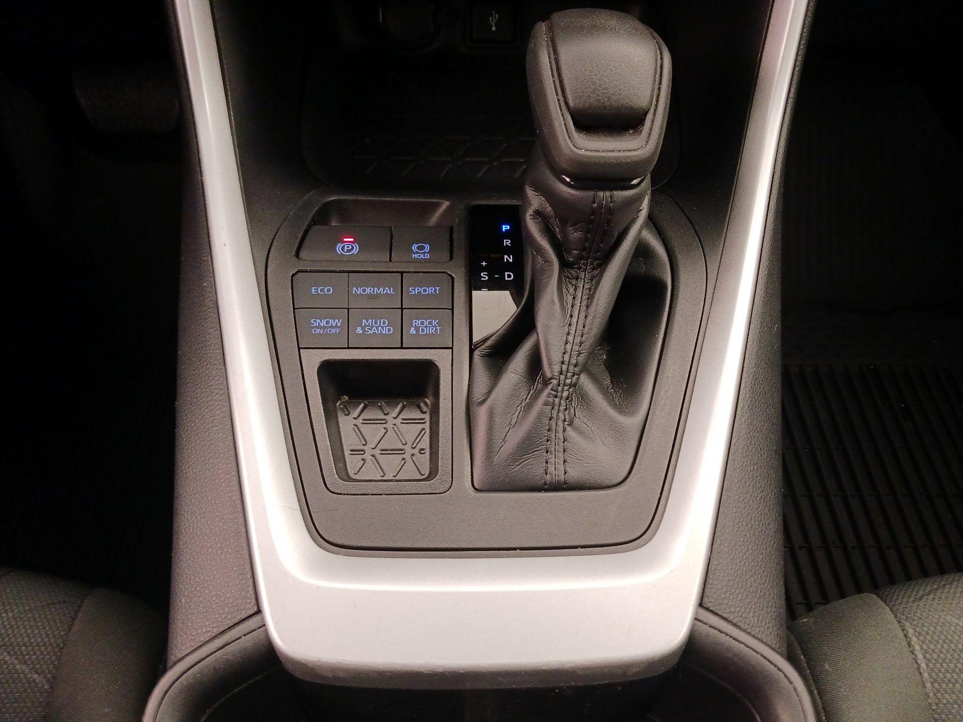 Thumbnail: 2022 Toyota RAV4 - 17