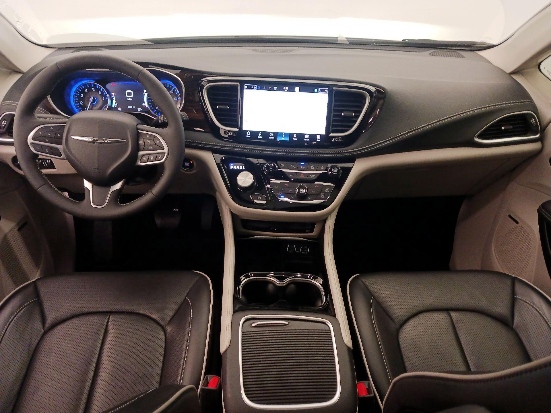 Thumbnail: 2023 Chrysler Pacifica - 9