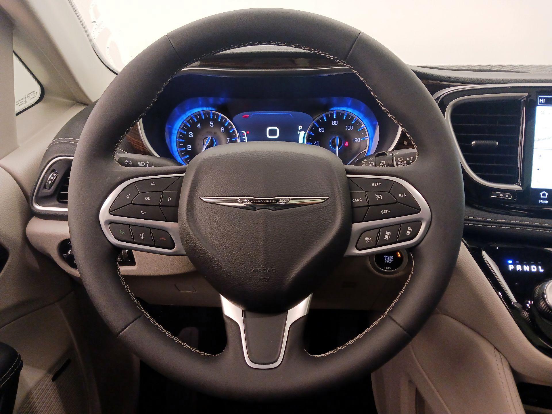 Thumbnail: 2023 Chrysler Pacifica - 10