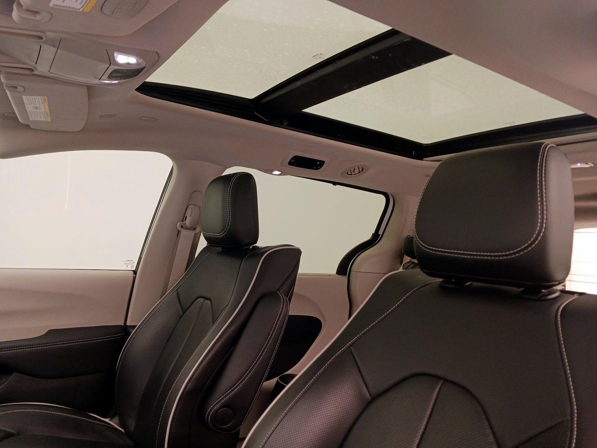 Thumbnail: 2023 Chrysler Pacifica - 20