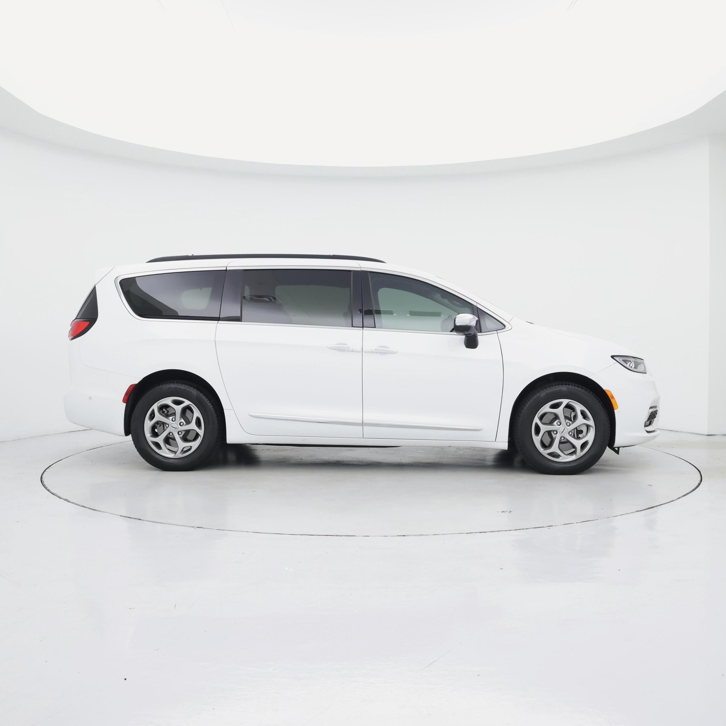 Thumbnail: 2023 Chrysler Pacifica - 7