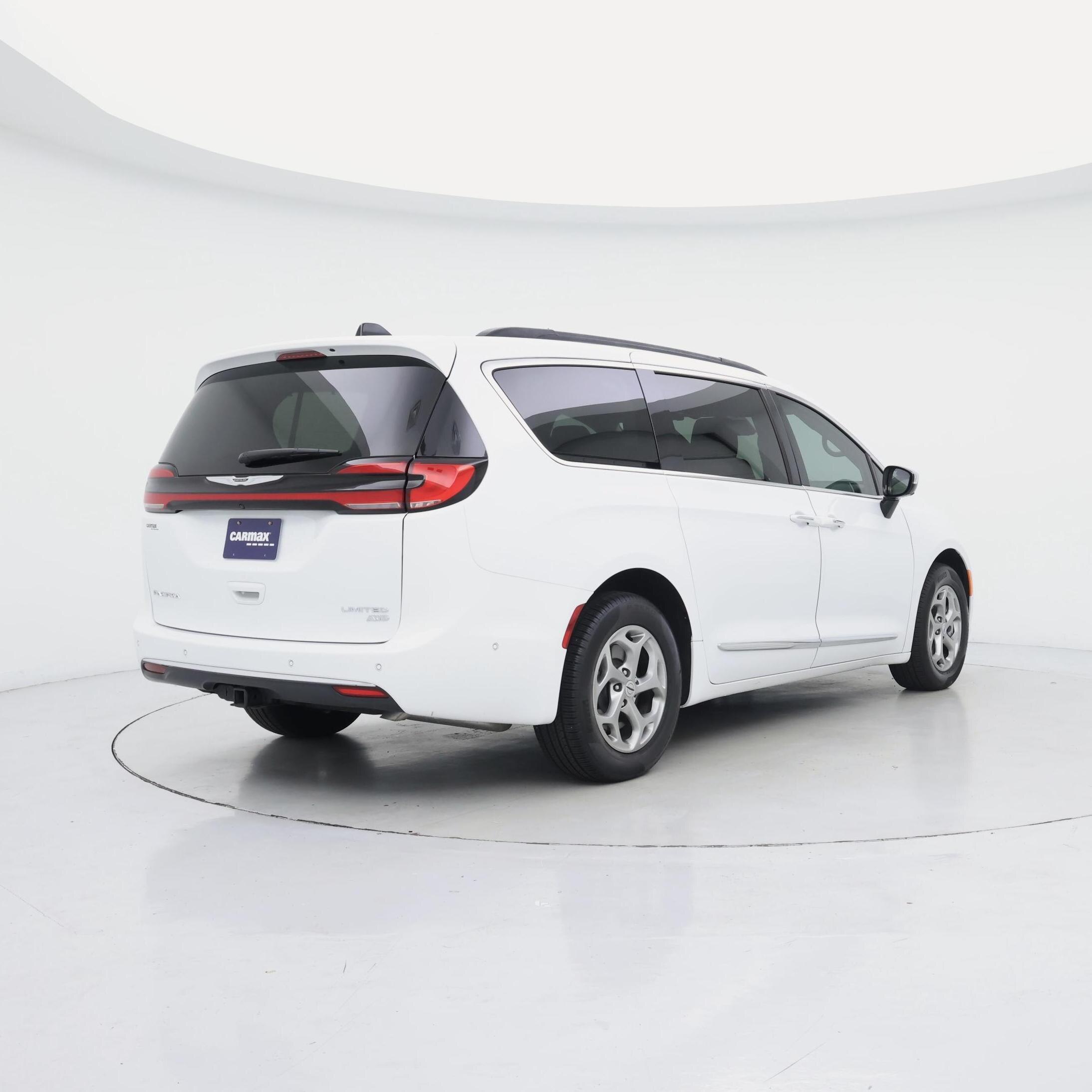 Thumbnail: 2023 Chrysler Pacifica - 8