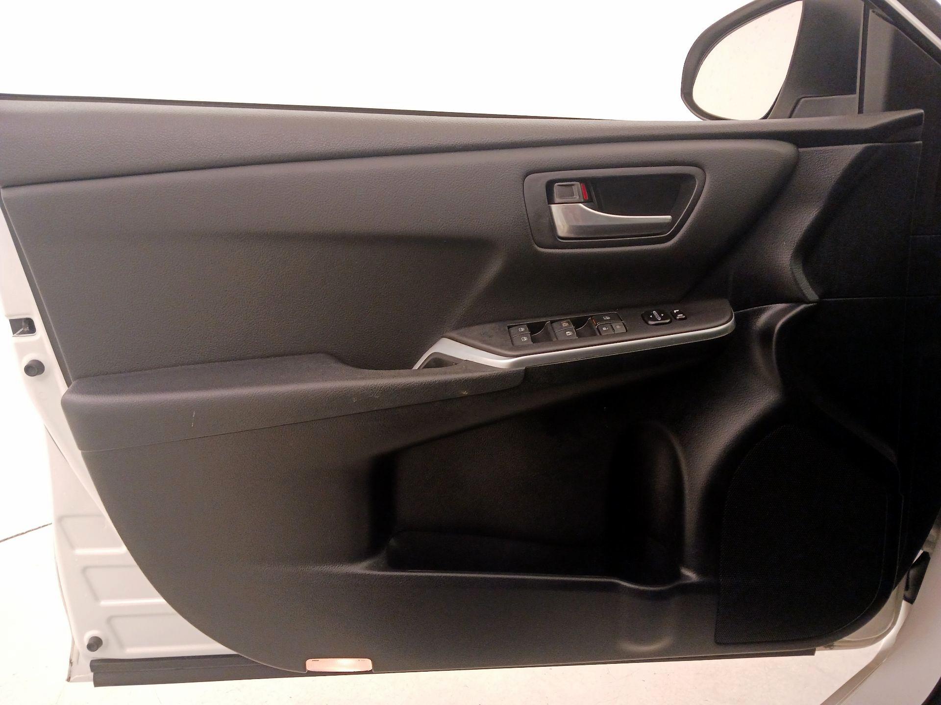 Thumbnail: 2015 Toyota Camry - 12