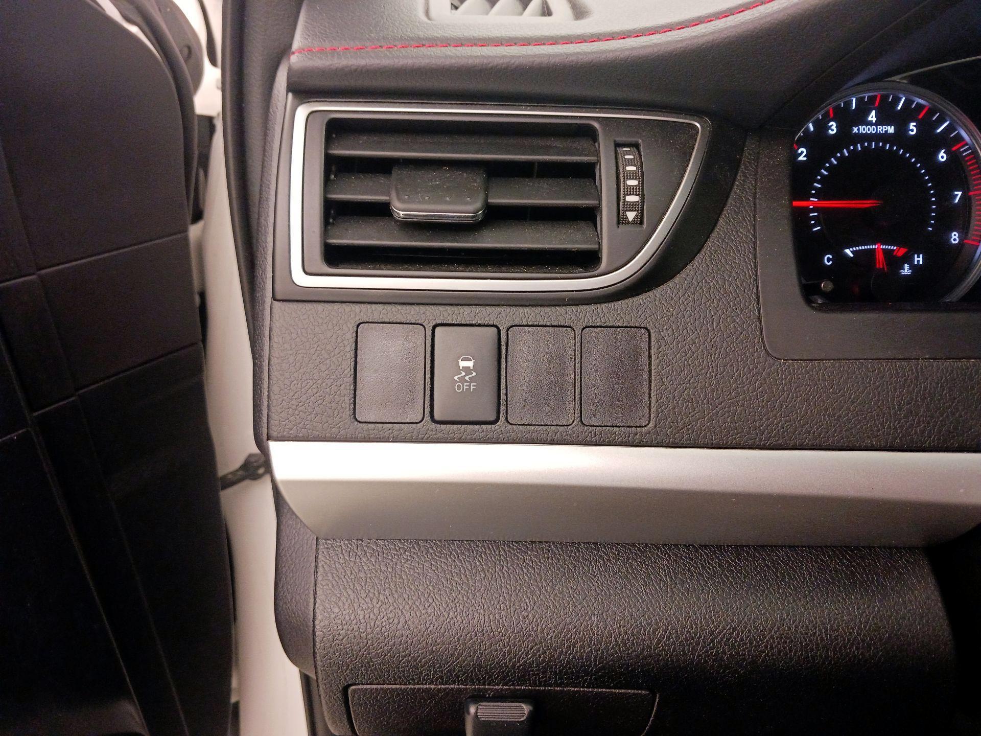 Thumbnail: 2015 Toyota Camry - 13